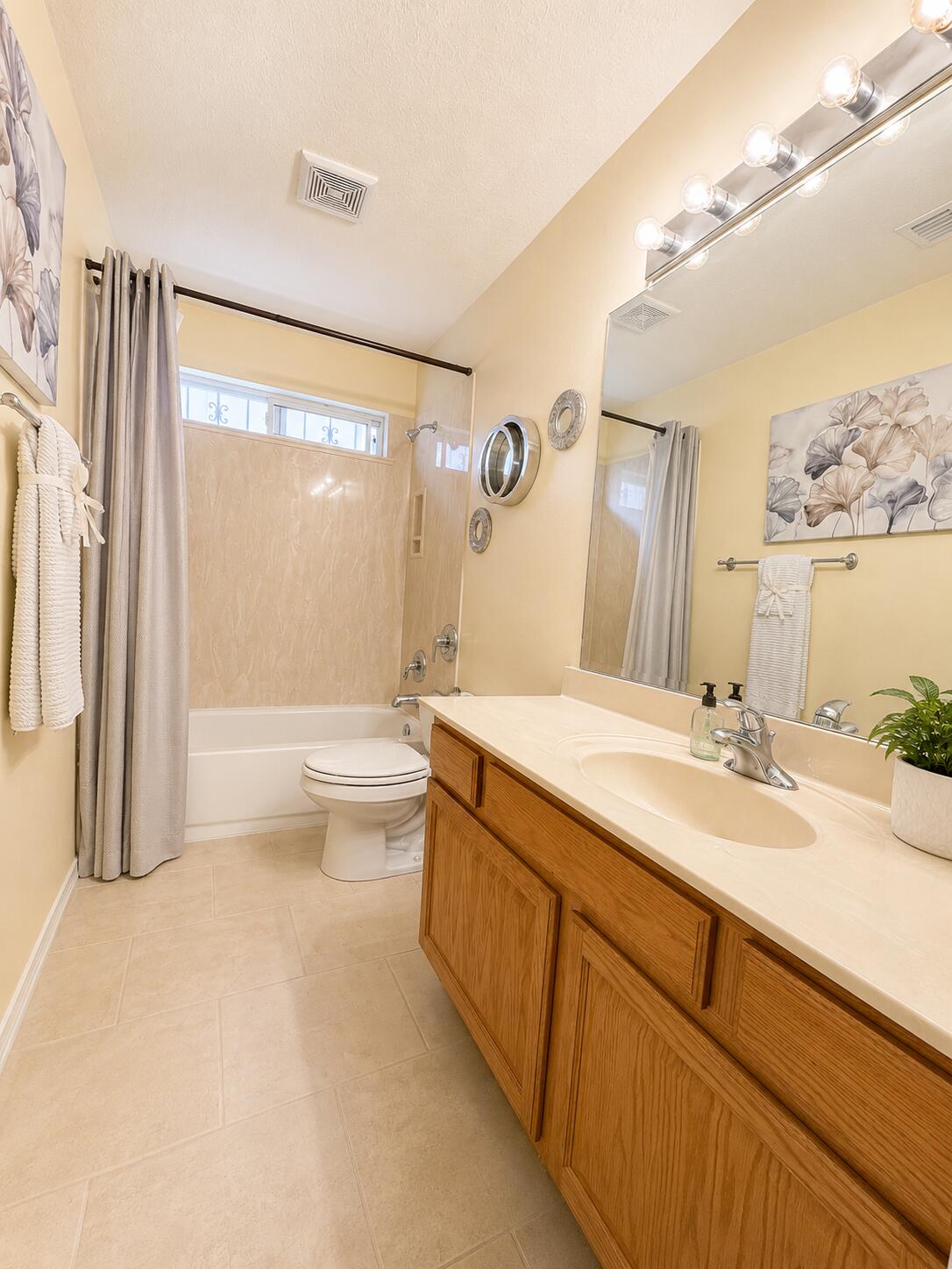 Photo 2 — 10400 Ridgecircle Drive NW