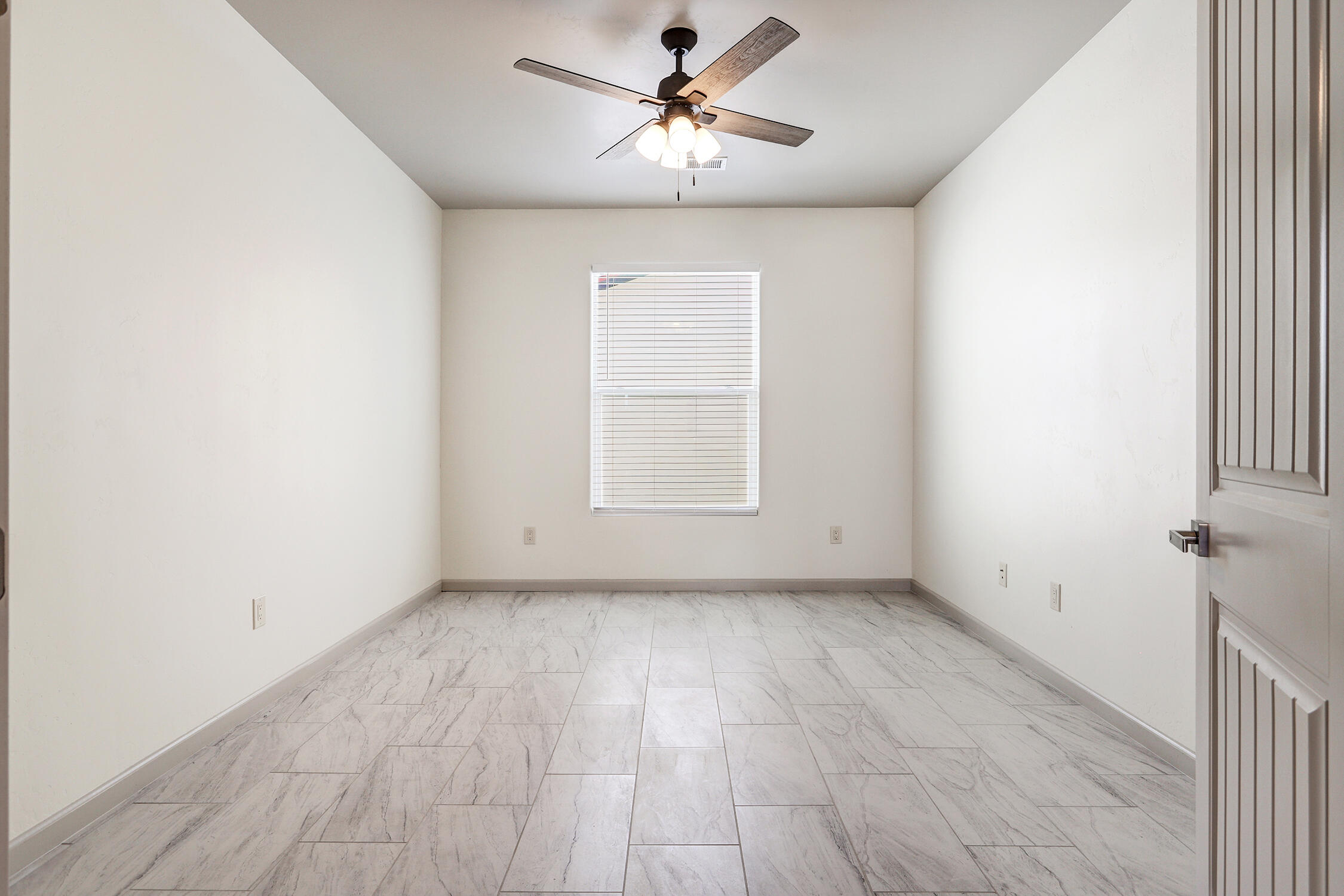 Photo 3 — 505 12th Avenue SE