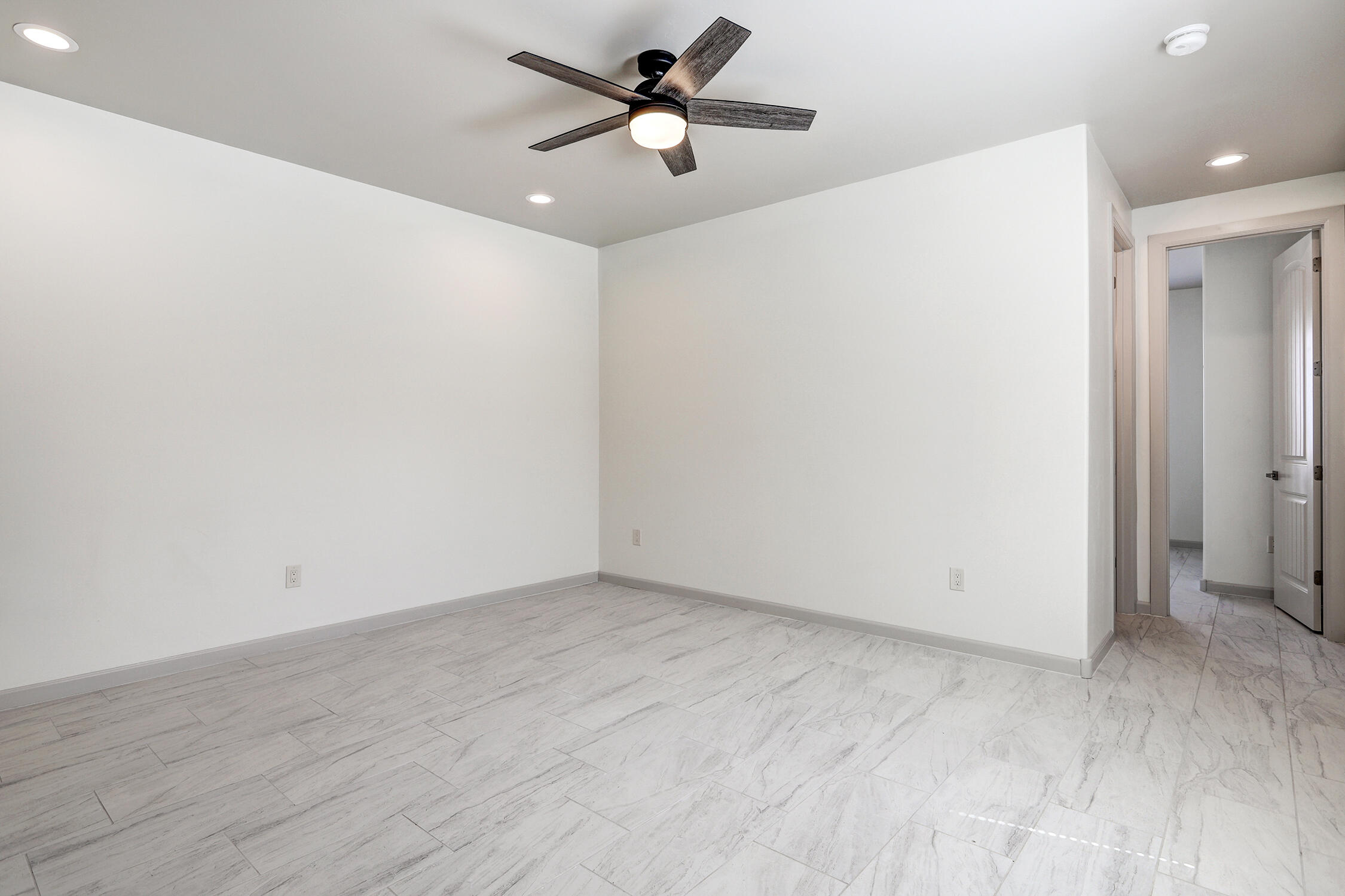 Photo 9 — 505 12th Avenue SE