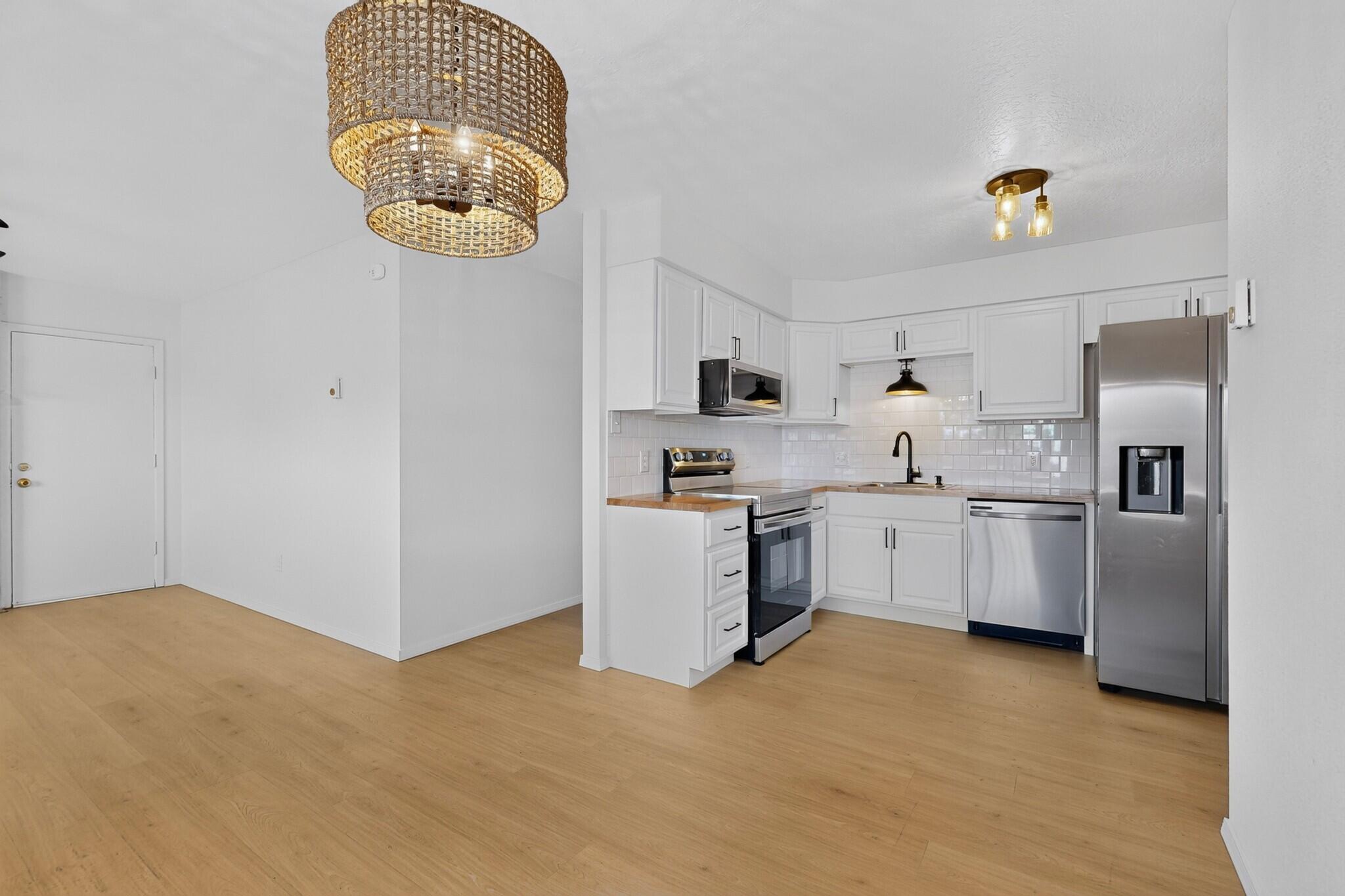 Photo 10 — 5000 Orion Avenue NW