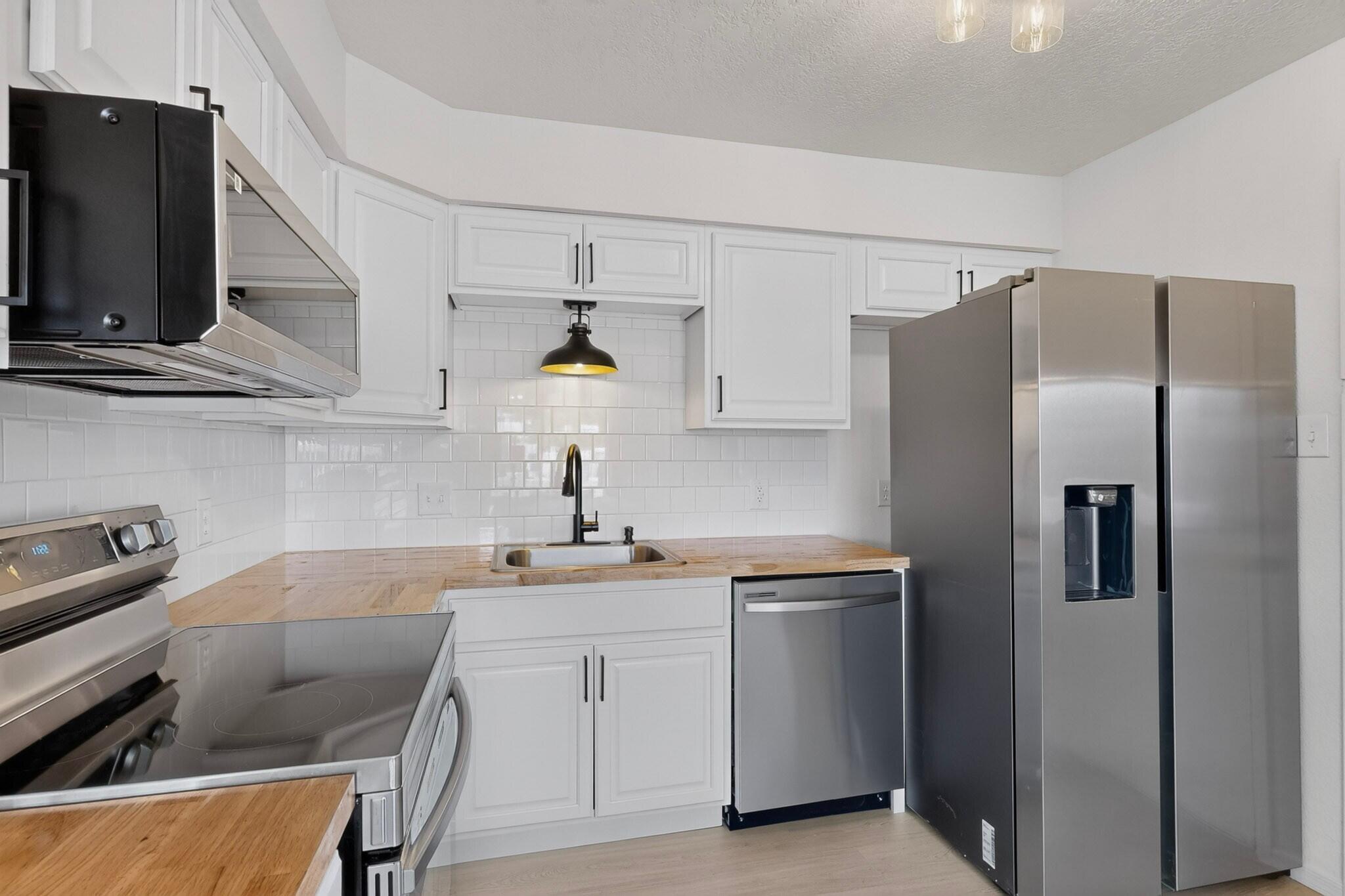 Photo 13 — 5000 Orion Avenue NW