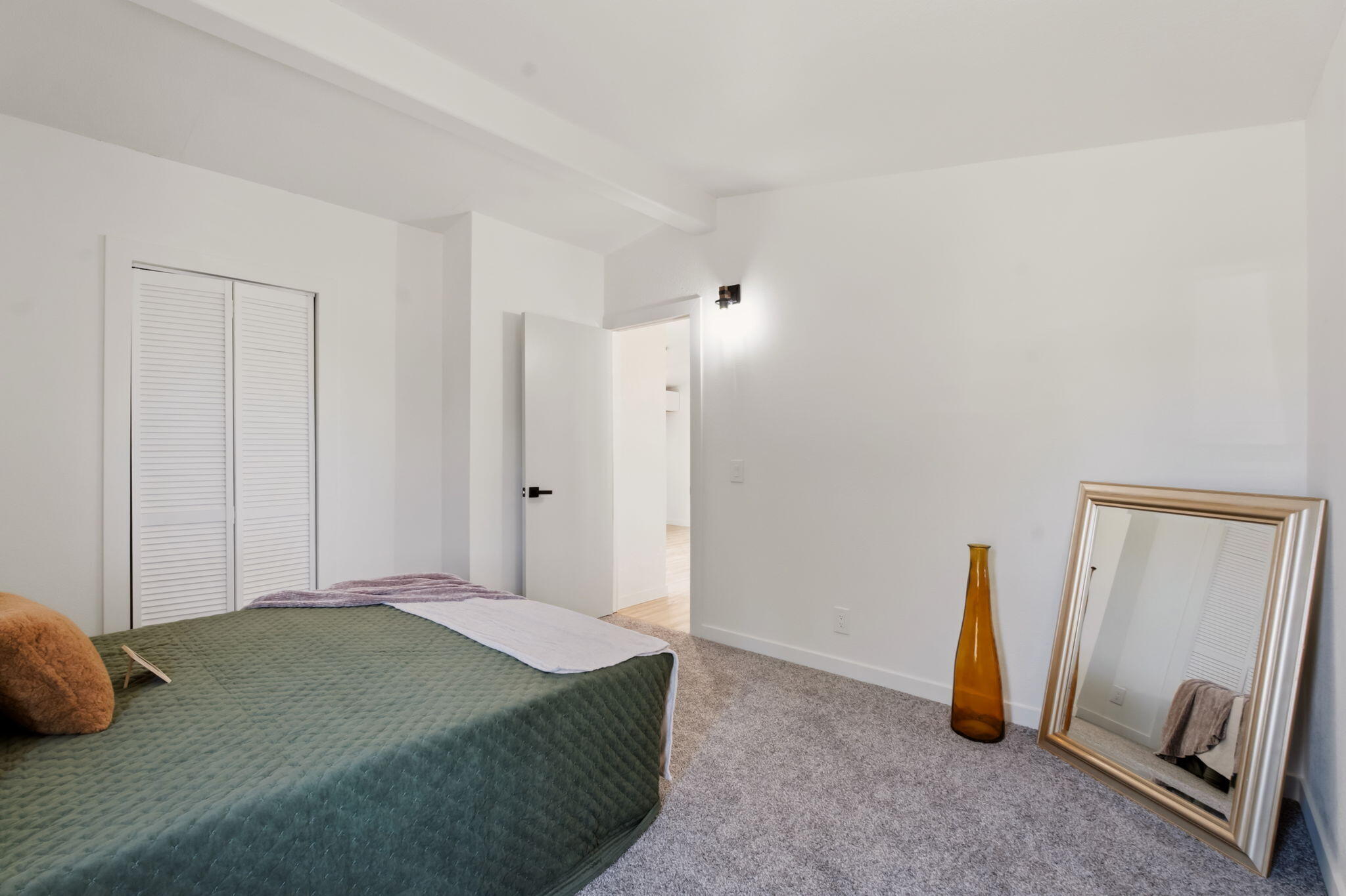Photo 3 — 2818 John Street SE