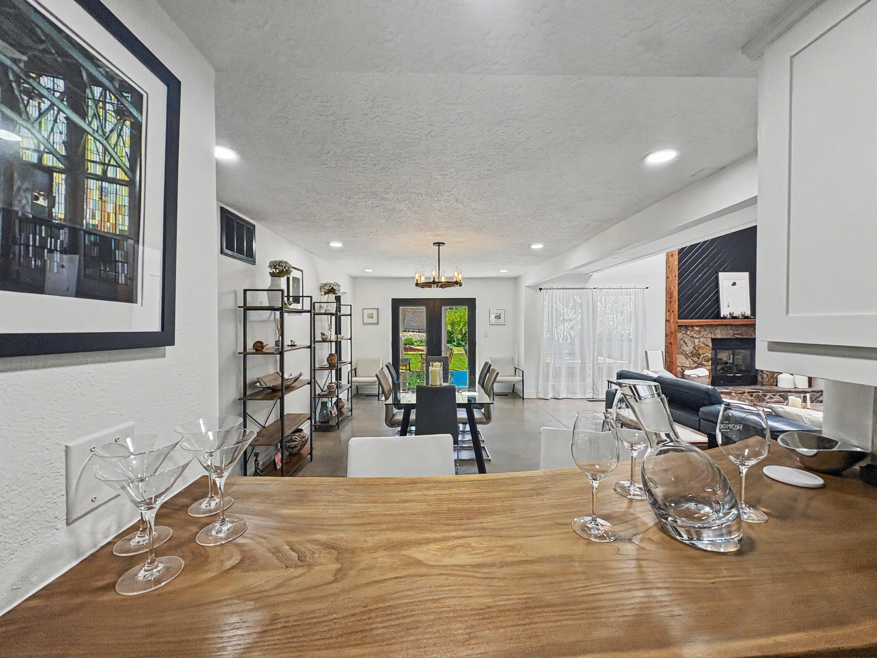 Photo 5 — 9608 Merion Circle NE