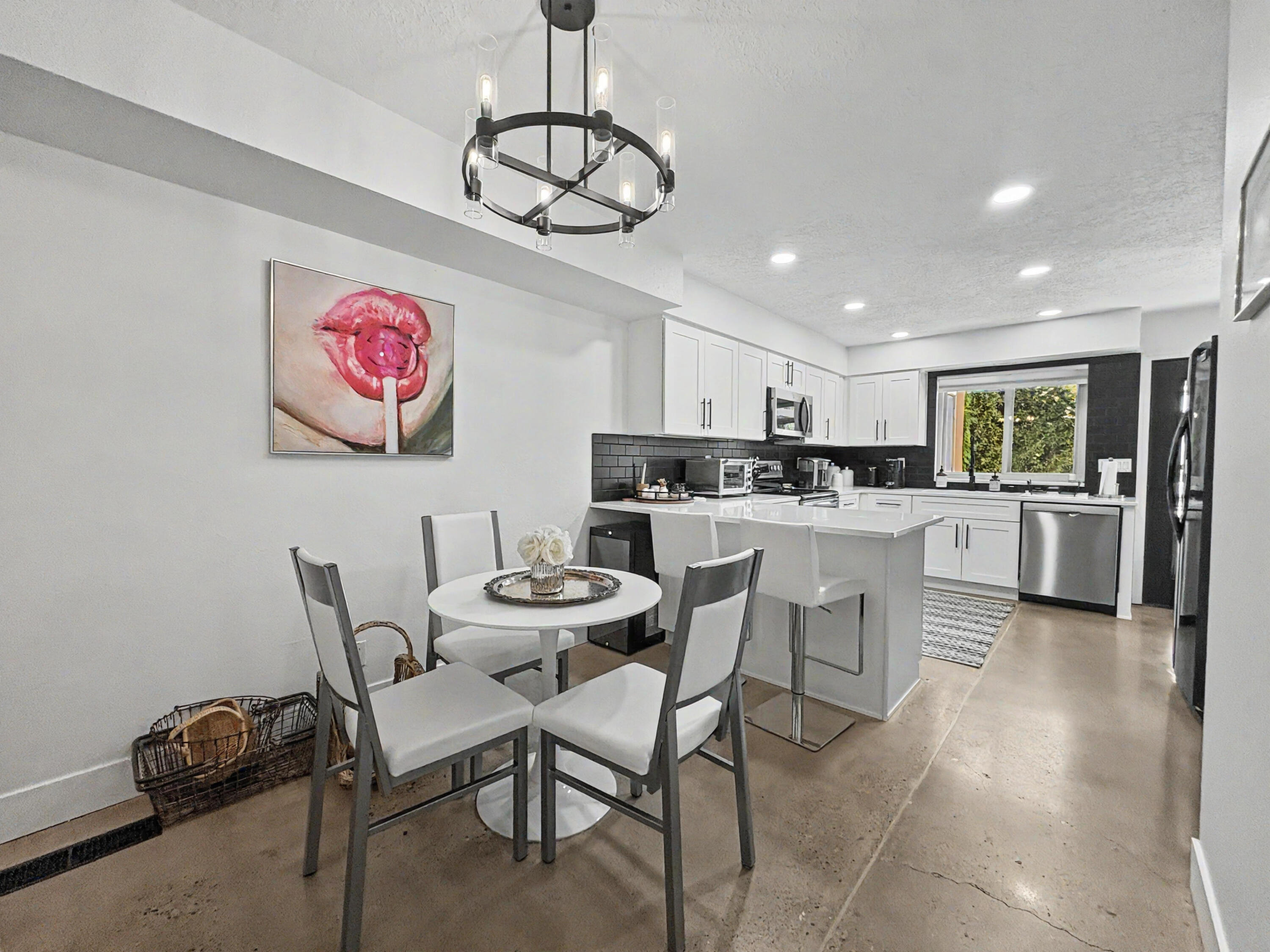 Photo 9 — 9608 Merion Circle NE