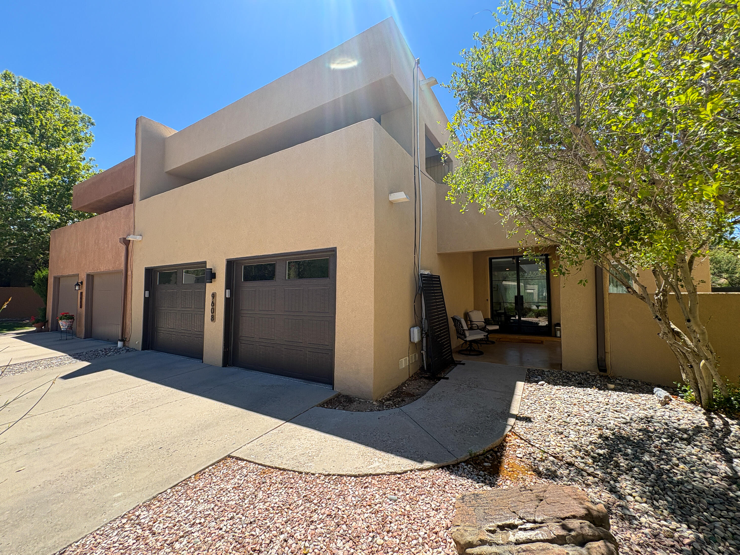 Photo 2 — 9608 Merion Circle NE