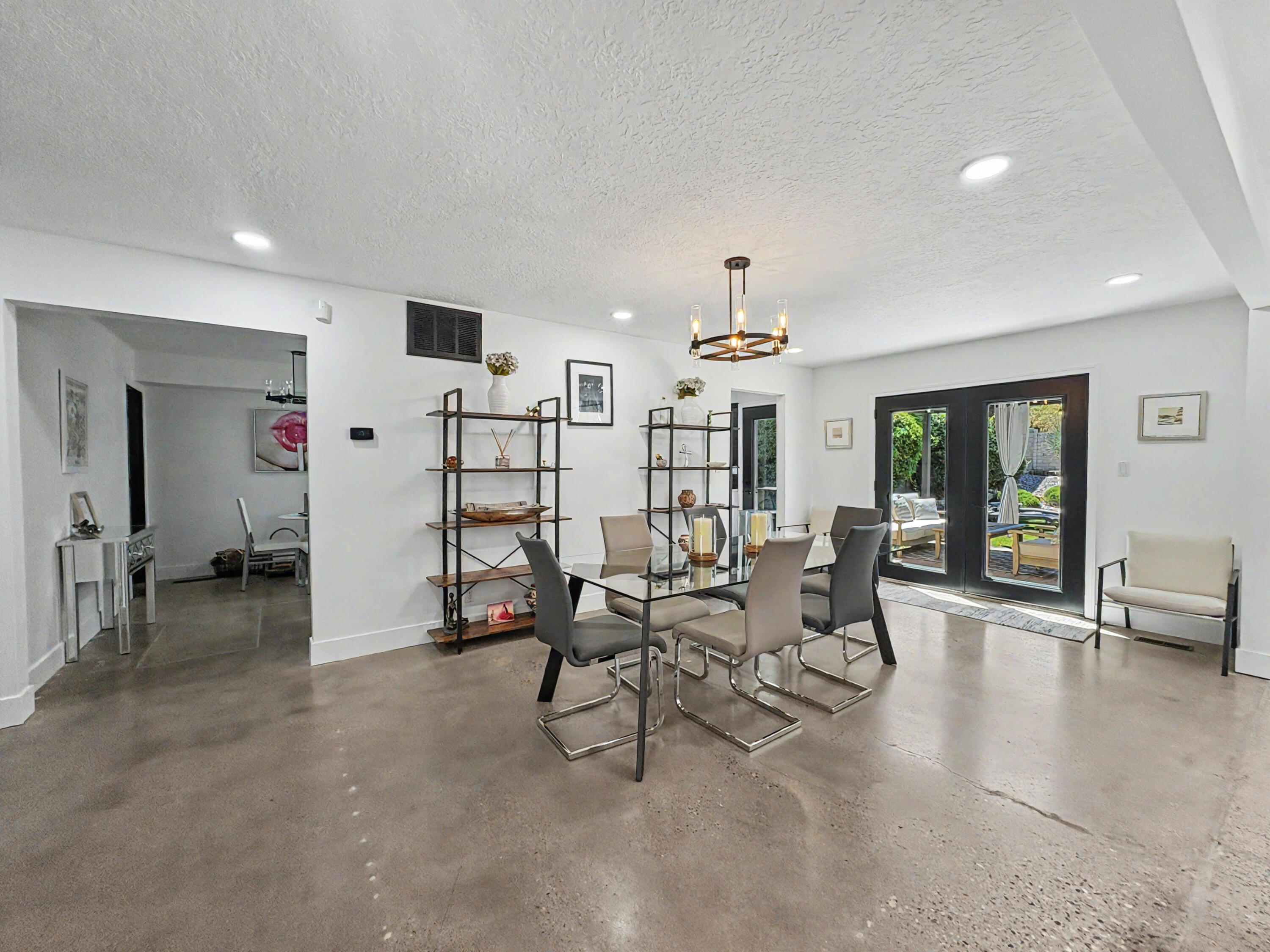 Photo 3 — 9608 Merion Circle NE