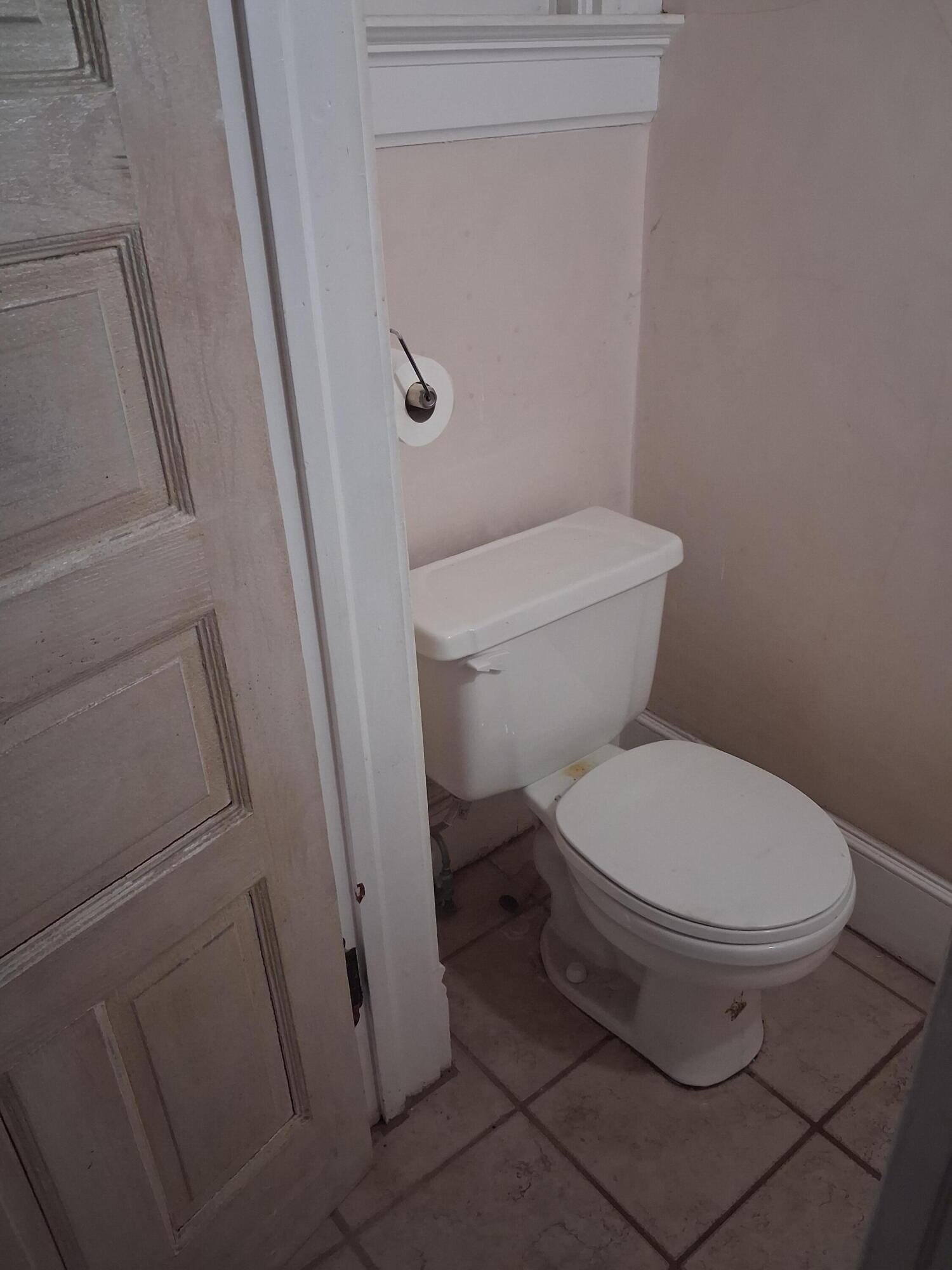 Photo 8 — 209 Edith Boulevard NE