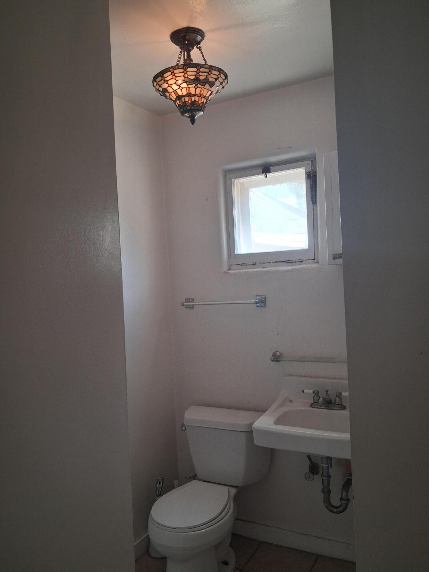 Photo 7 — 209 Edith Boulevard NE