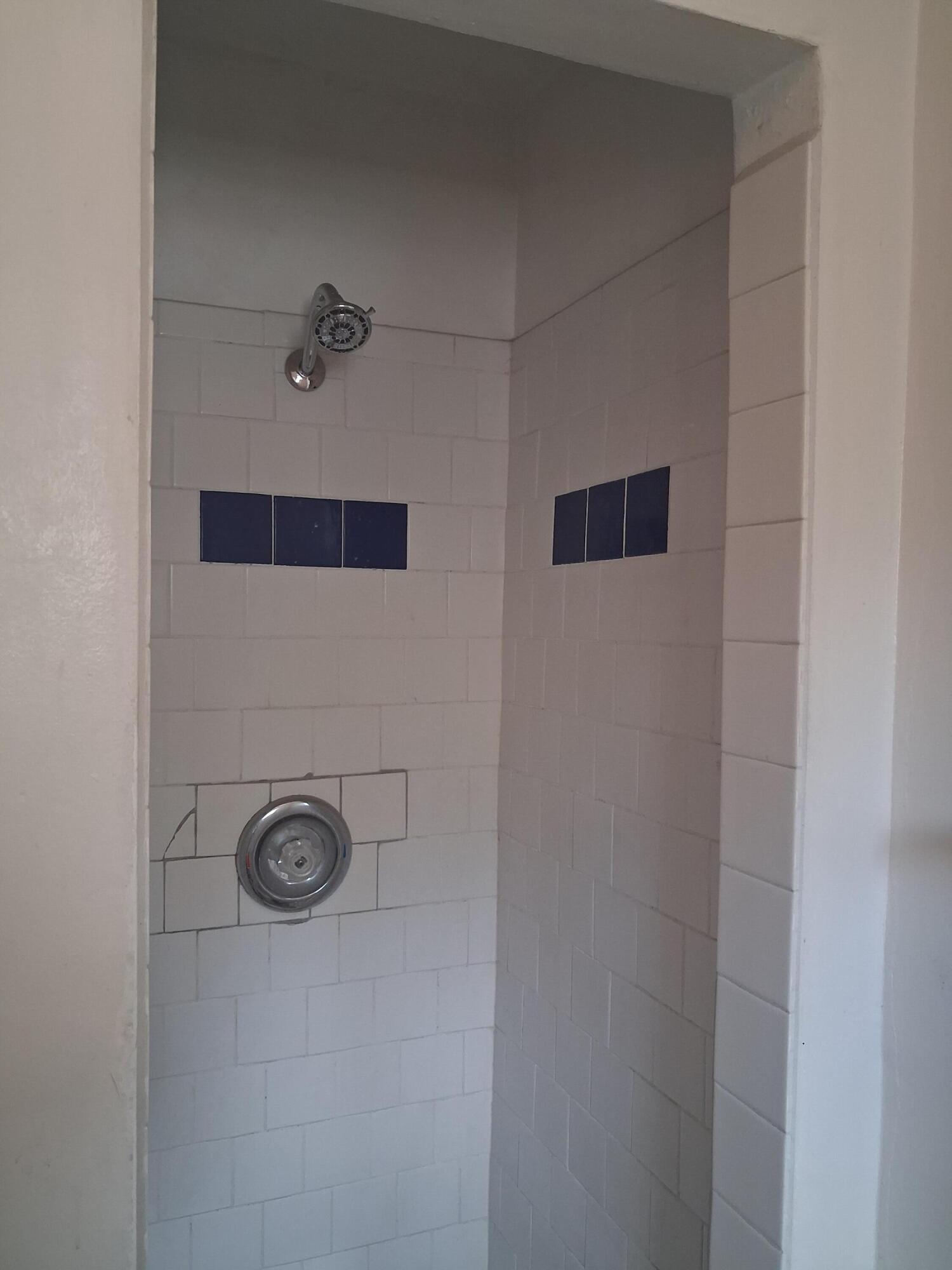 Photo 6 — 209 Edith Boulevard NE