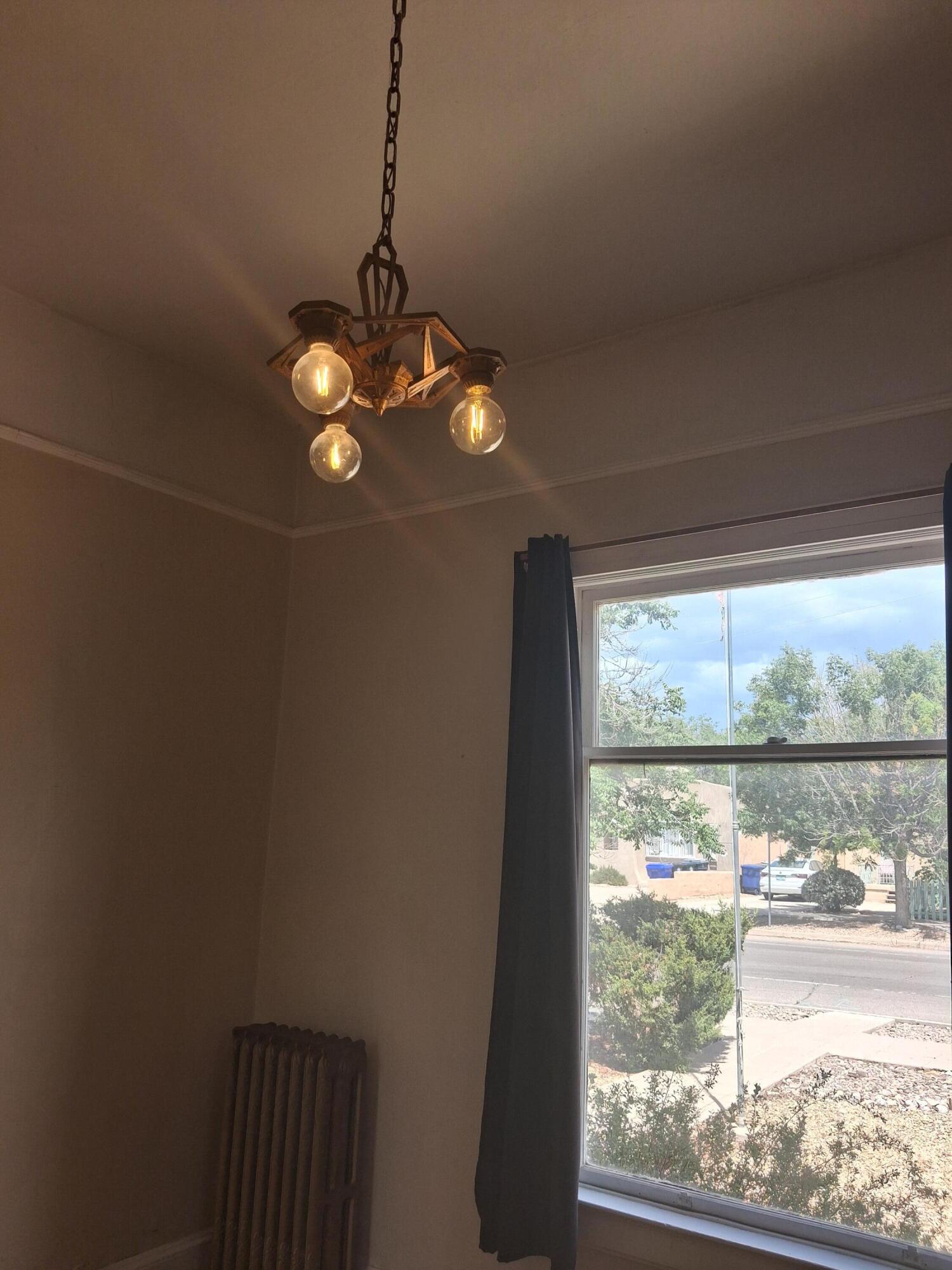 Photo 5 — 209 Edith Boulevard NE