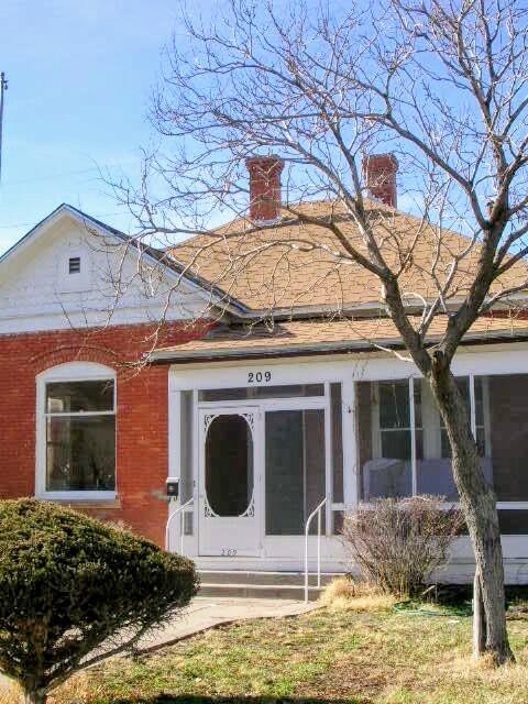 Photo 3 — 209 Edith Boulevard NE