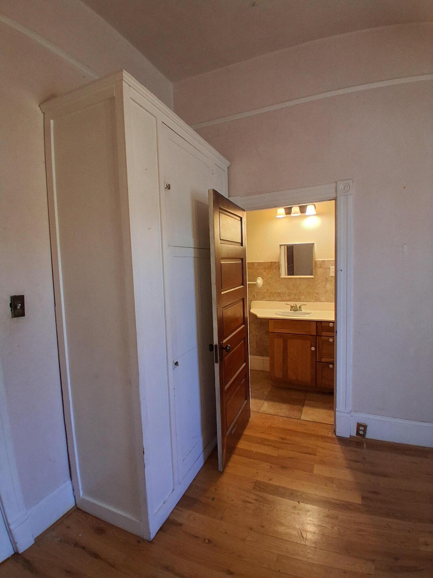 Photo 12 — 209 Edith Boulevard NE
