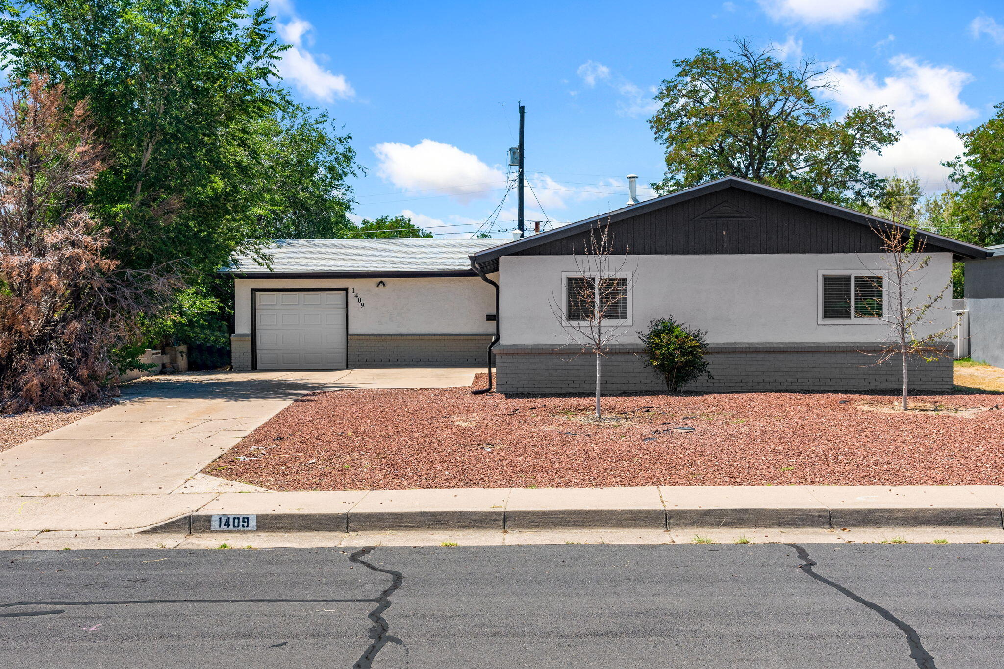 Photo 2 — 1409 Dorothy Street NE