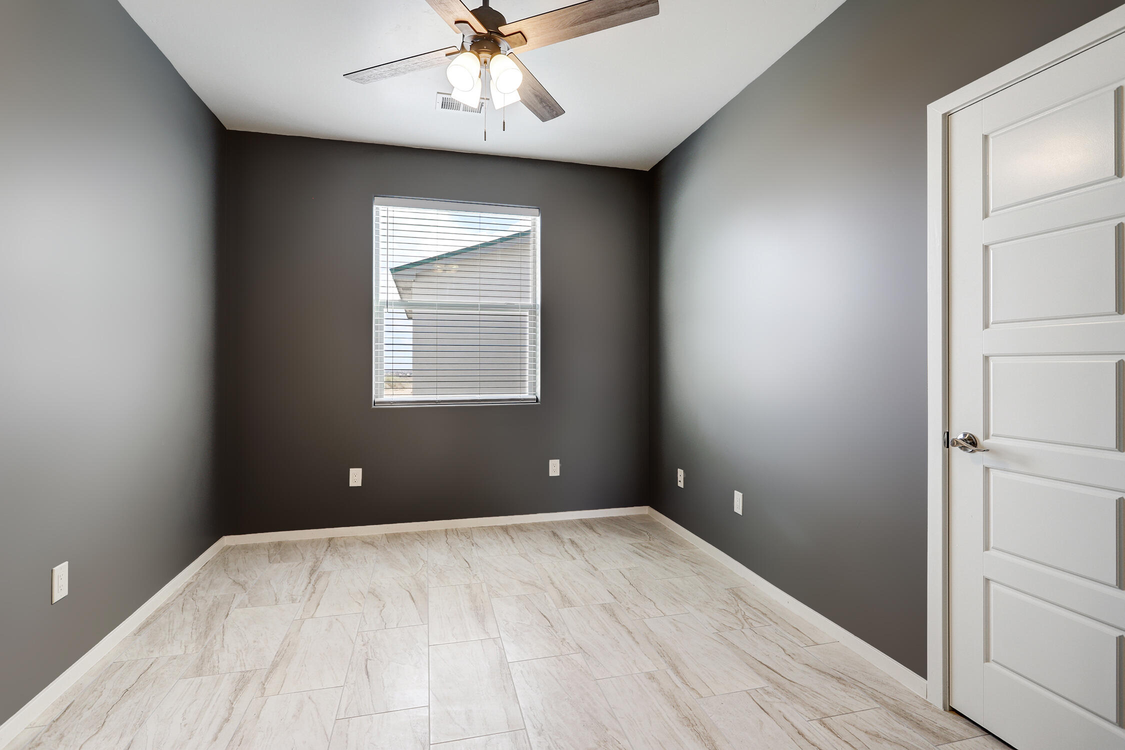 Photo 13 — 509 12th Avenue SE