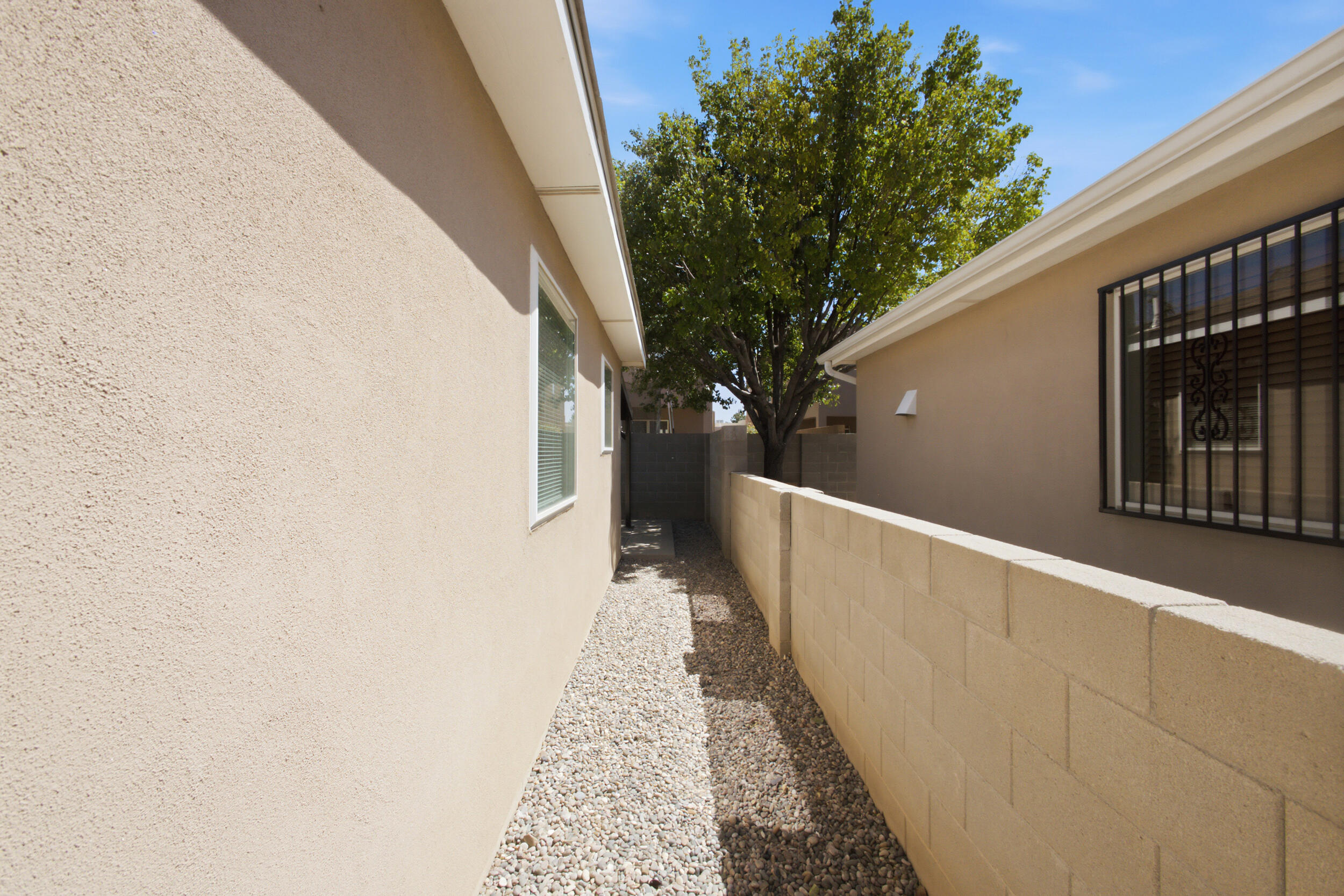 Photo 2 — 11024 Miravista Place SE