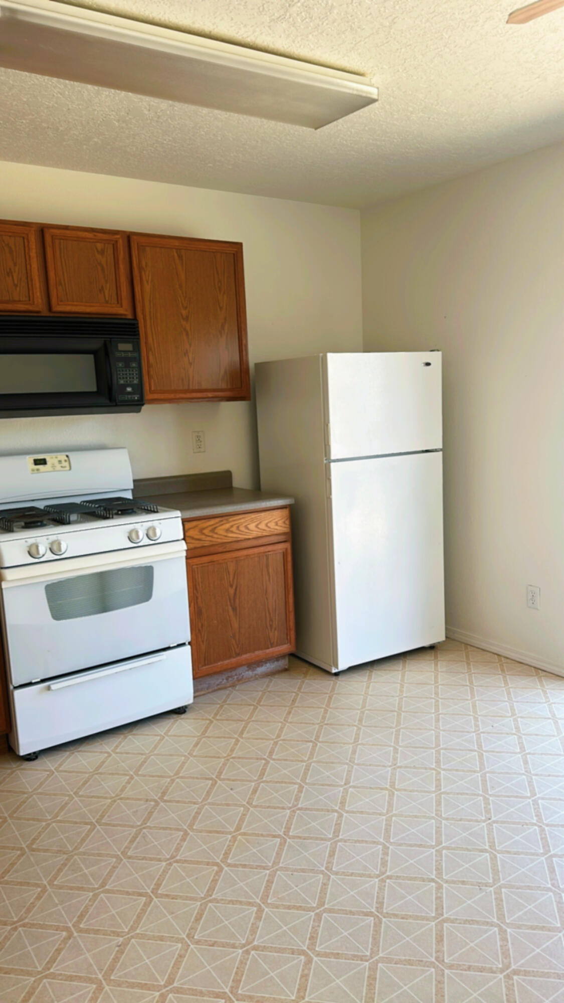 Photo 7 — 9623 Gemstone Road SW