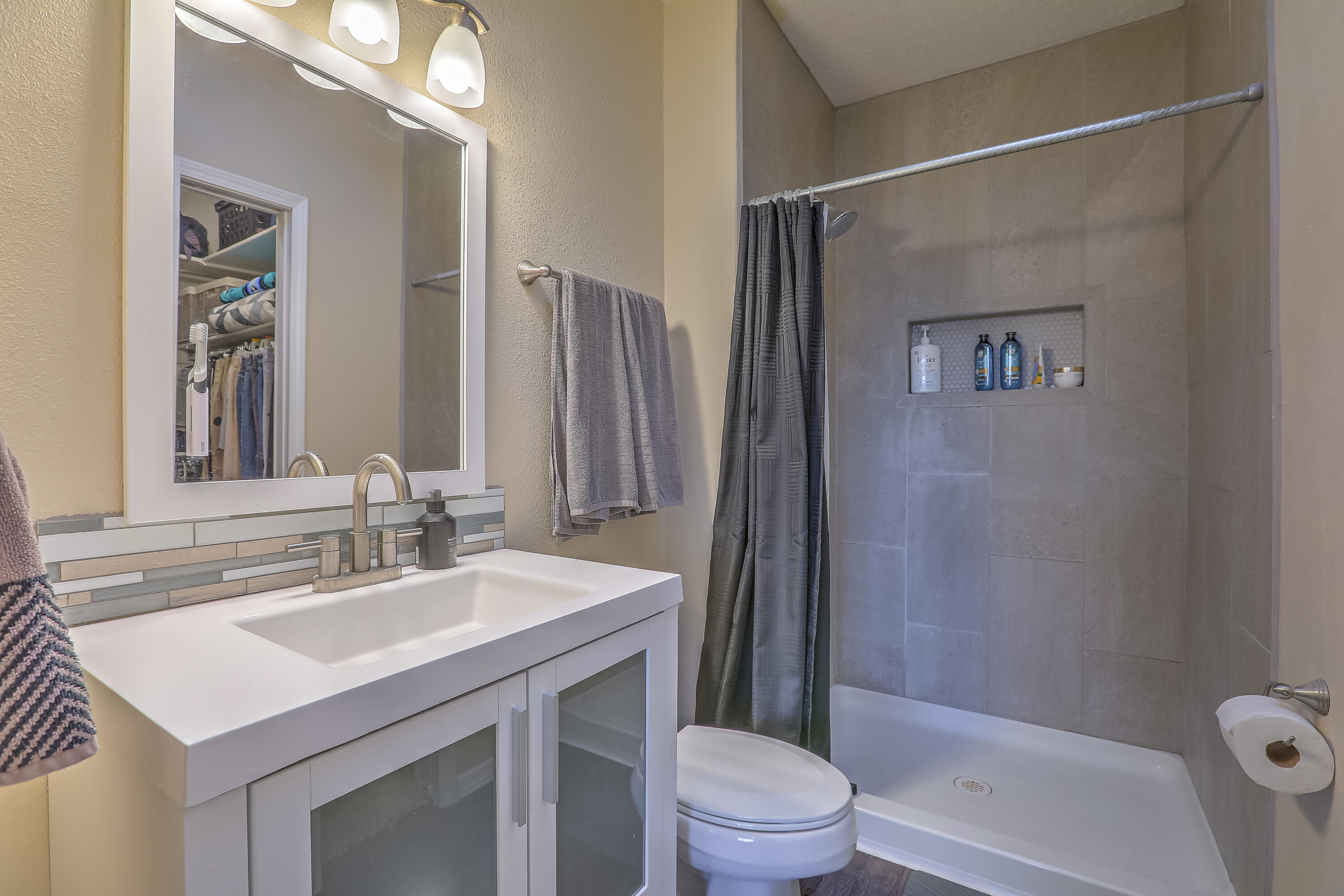Photo 11 — 4211 Pitt Street NE #7