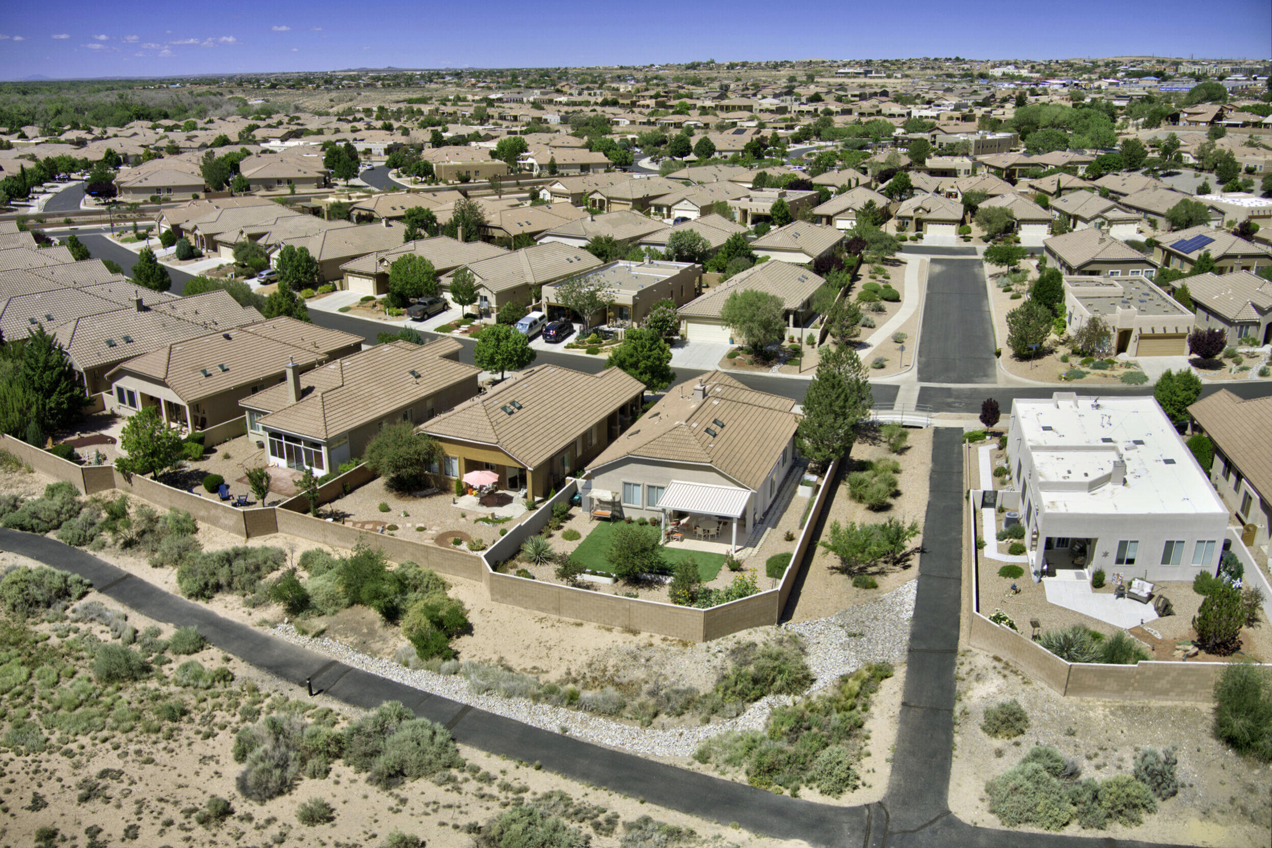 Photo 3 — 840 Golden Yarrow Trail