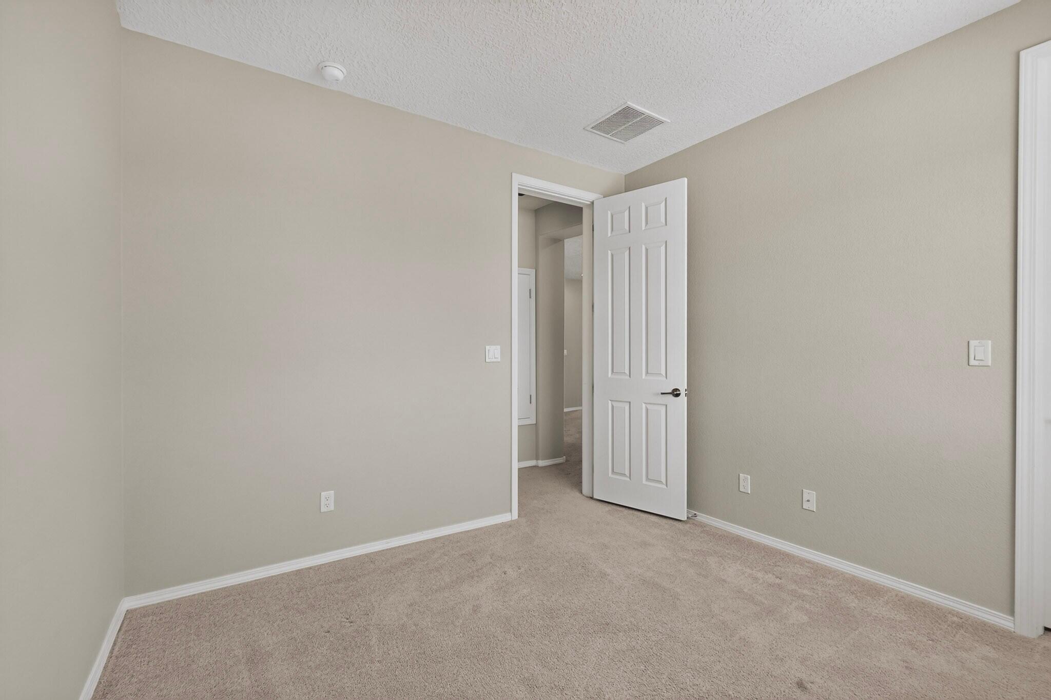 Photo 2 — 45 Vista Hermosa Place NE