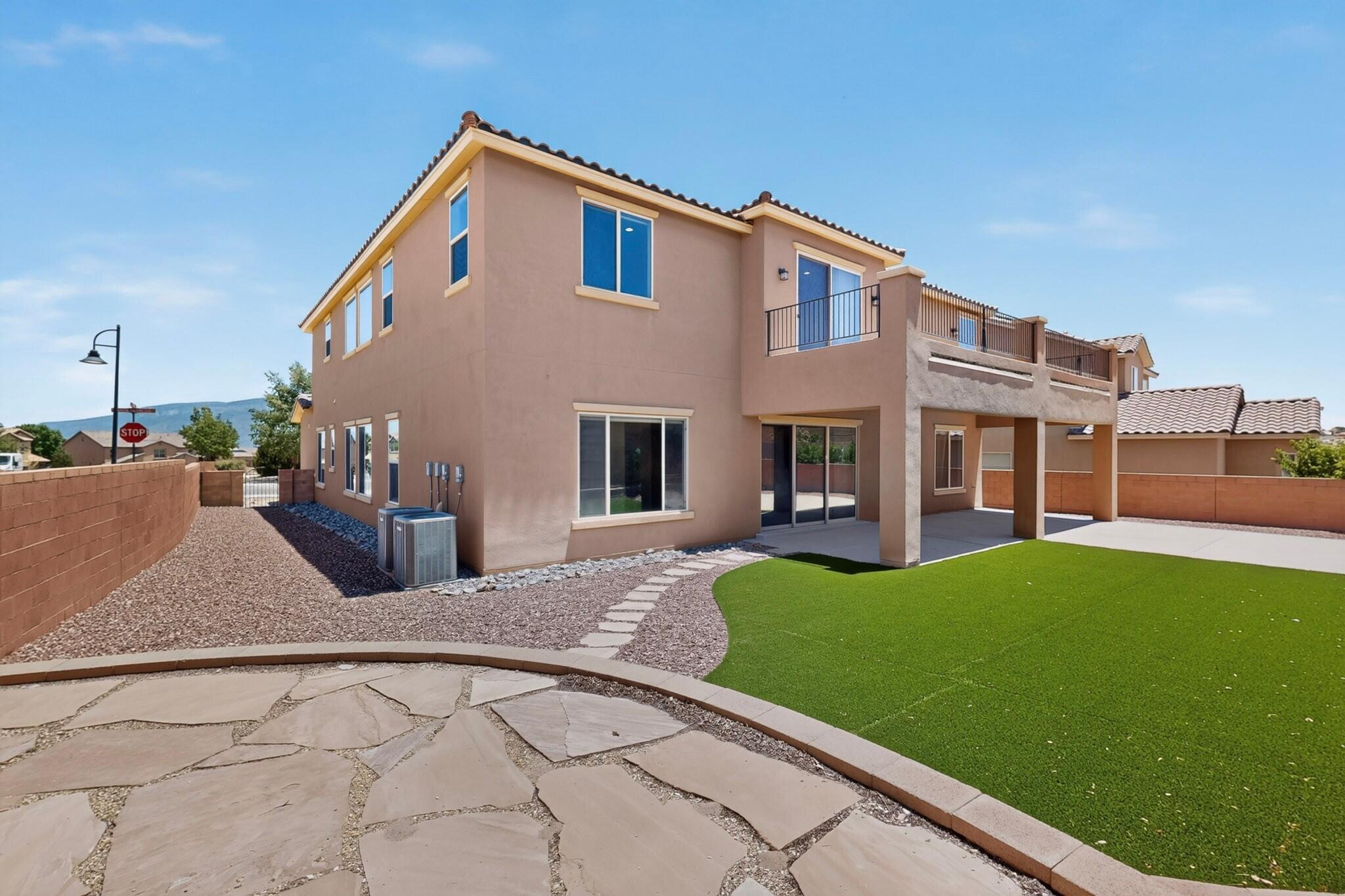 Photo 9 — 45 Vista Hermosa Place NE