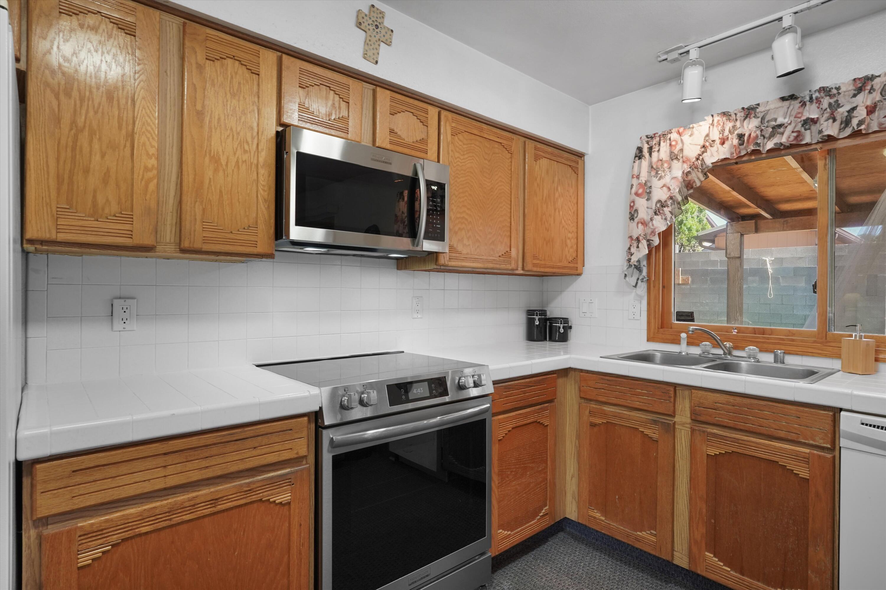 Photo 12 — 6908 Luella Anne Drive NE