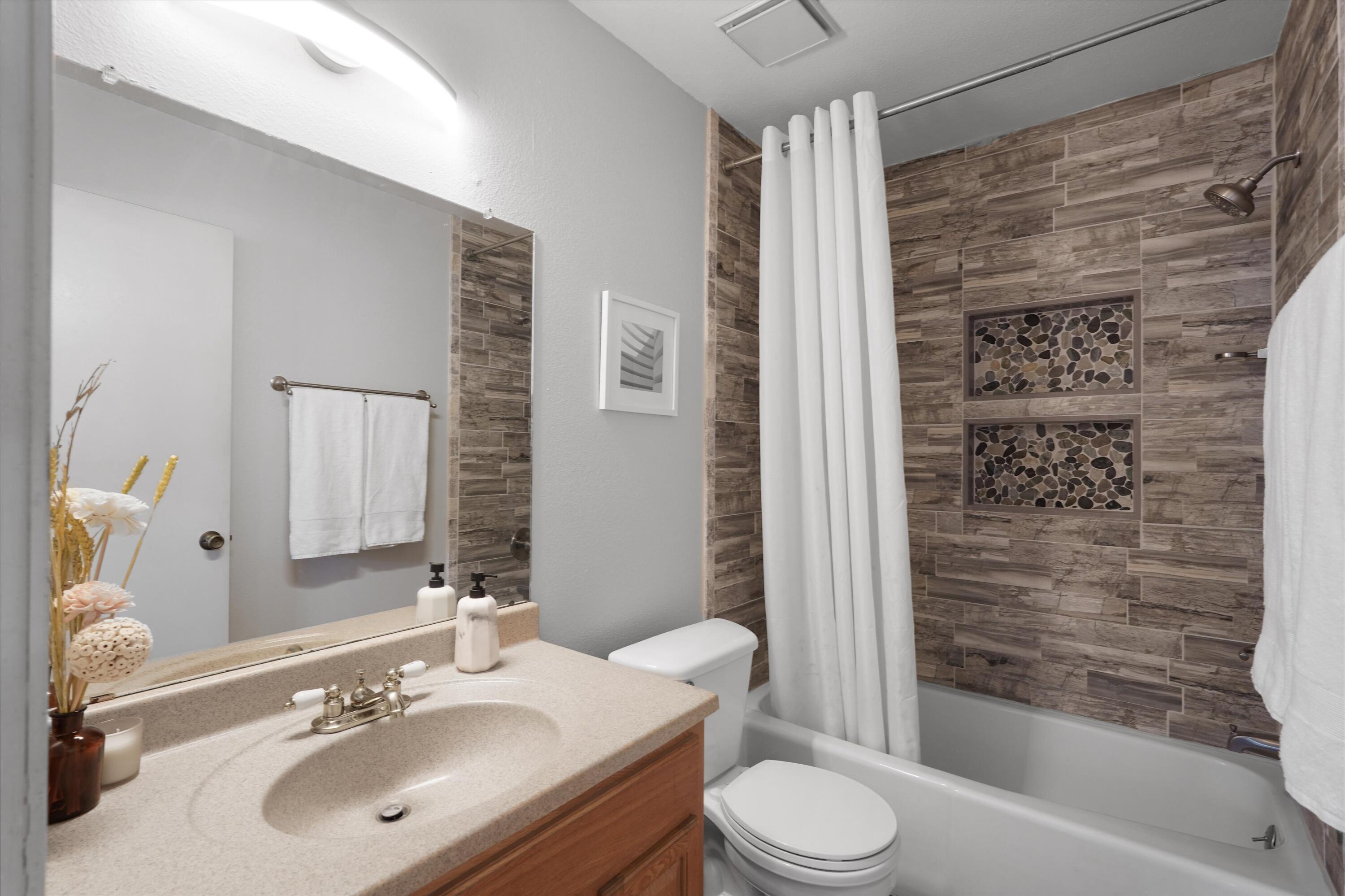 Photo 19 — 6908 Luella Anne Drive NE