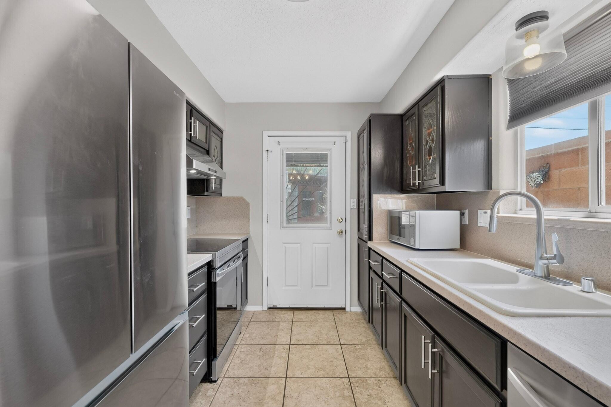 Photo 10 — 212 Manzano Street NE A
