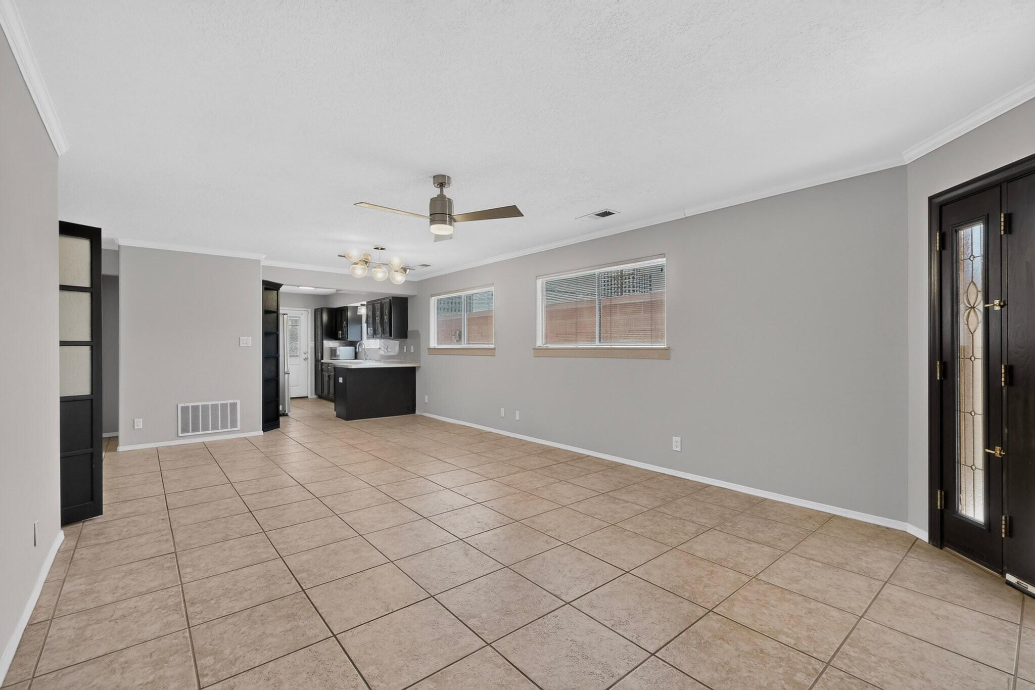 Photo 5 — 212 Manzano Street NE A