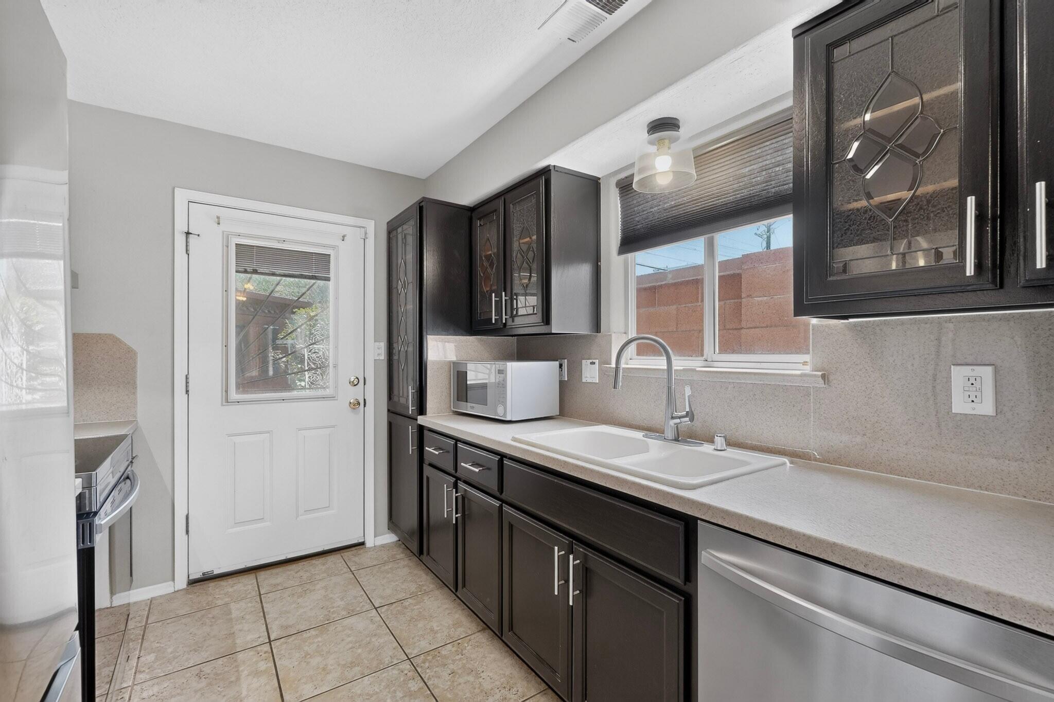 Photo 8 — 212 Manzano Street NE A