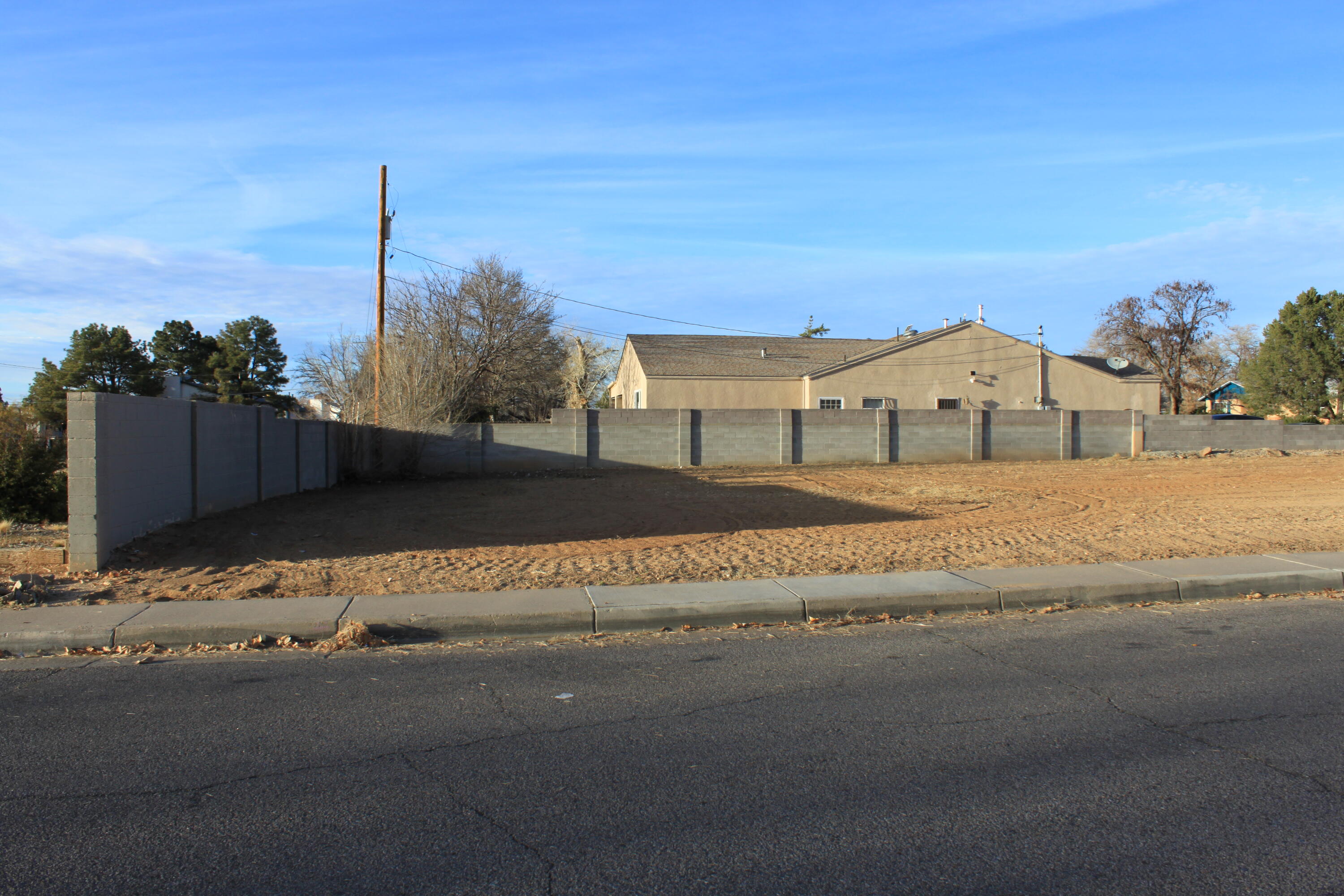 Photo 4 — 3801 Palomas Drive NE