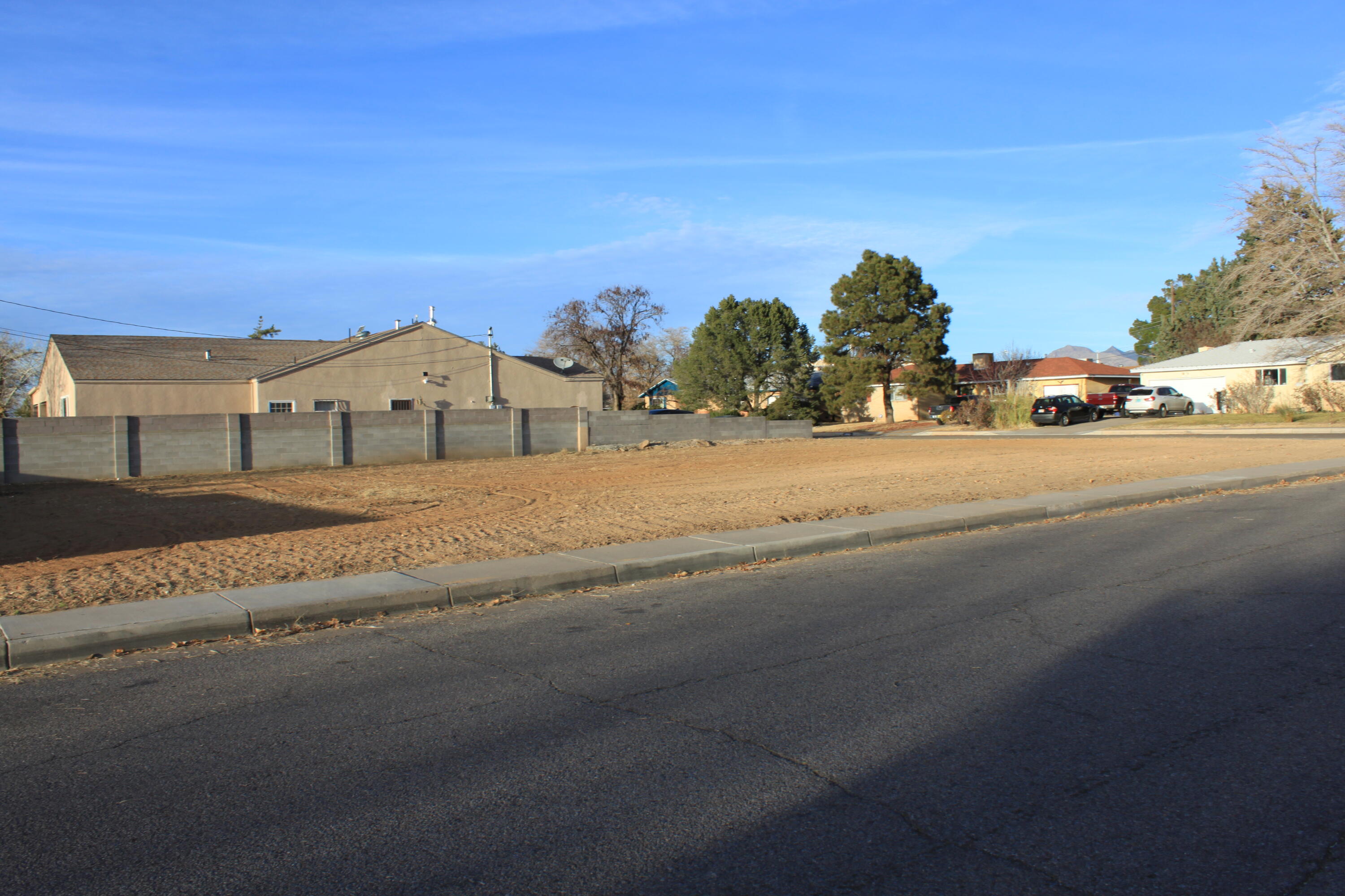 Photo 5 — 3801 Palomas Drive NE