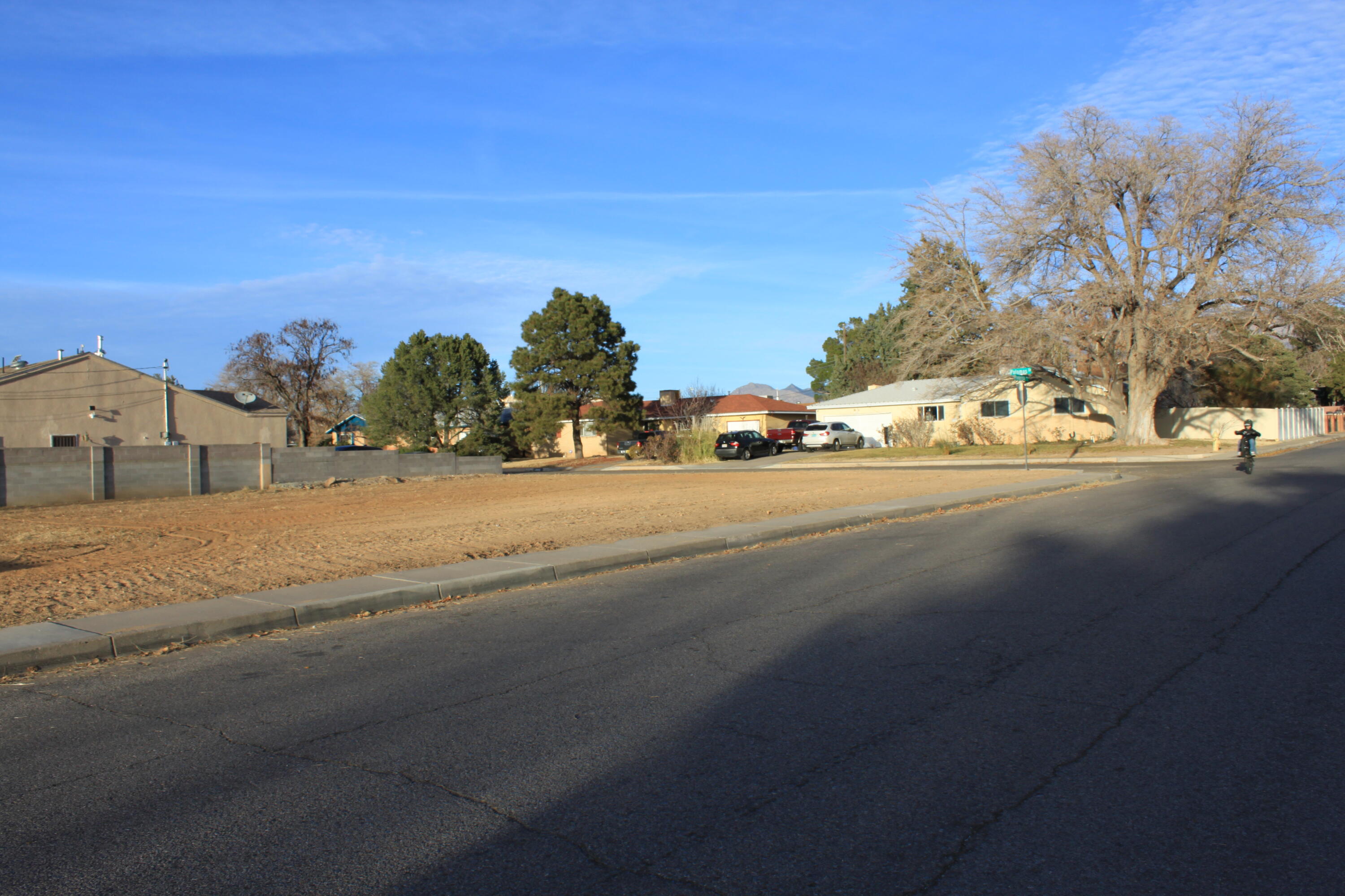 Photo 6 — 3801 Palomas Drive NE