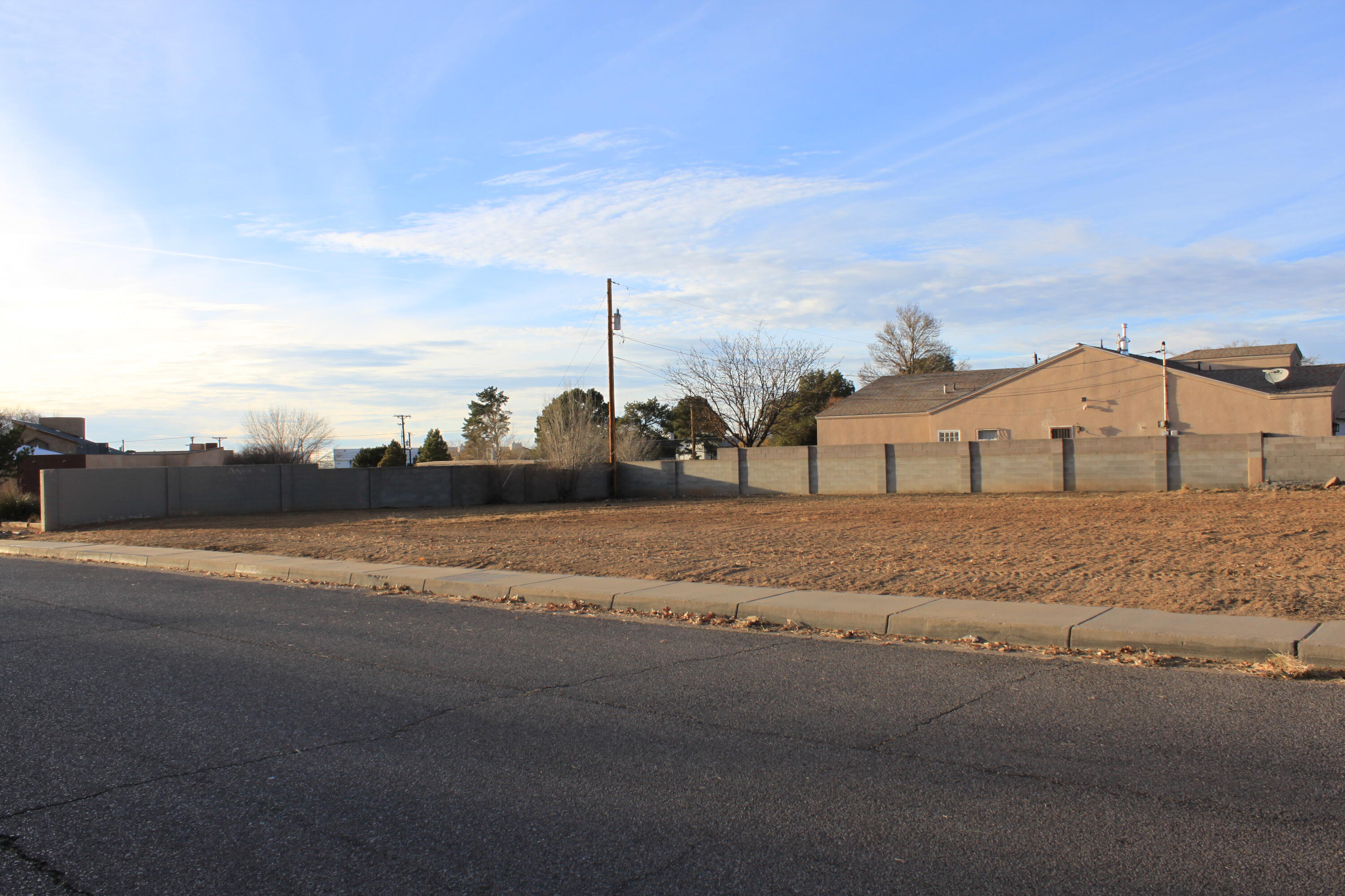 Photo 7 — 3801 Palomas Drive NE