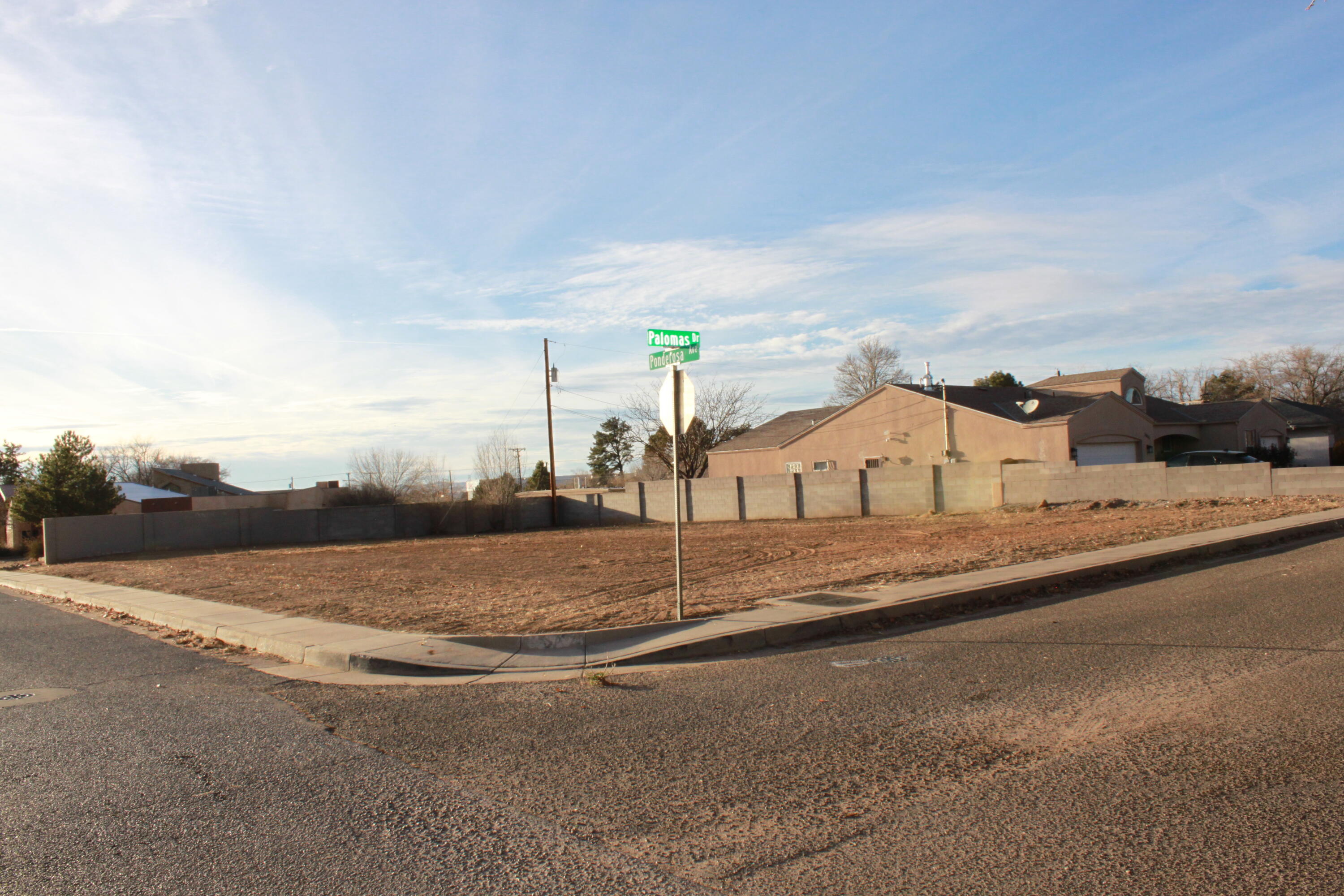 Photo 11 — 3801 Palomas Drive NE