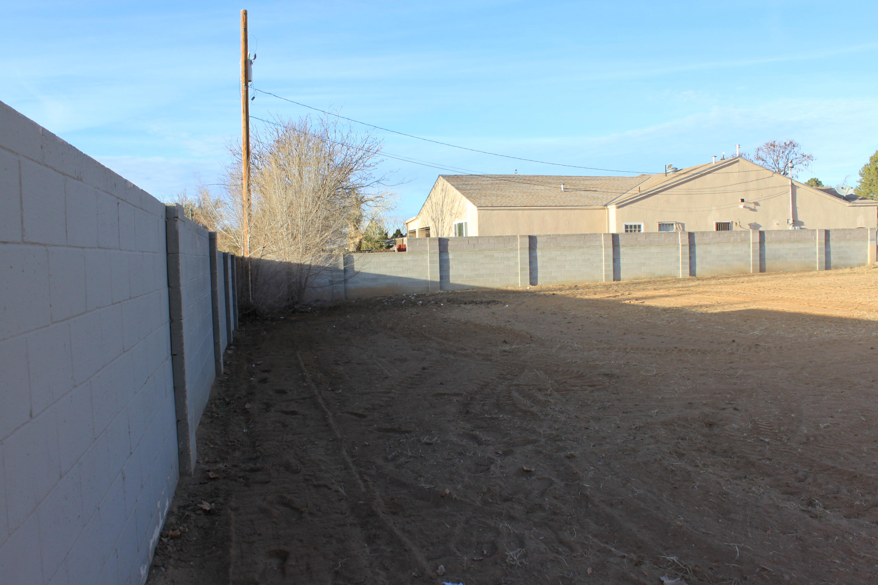 Photo 16 — 3801 Palomas Drive NE