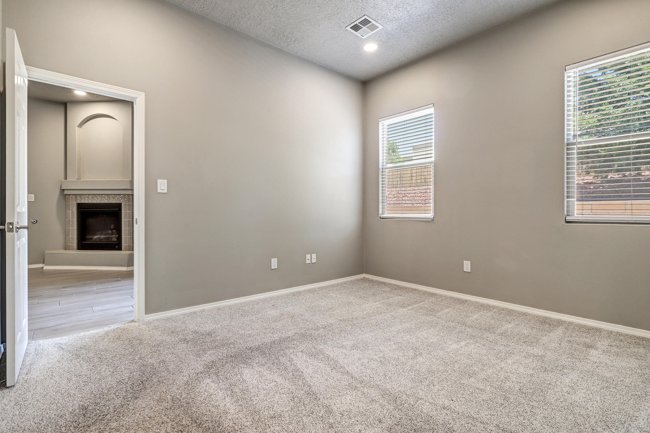 Photo 9 — 3237 Oakmount Drive SE