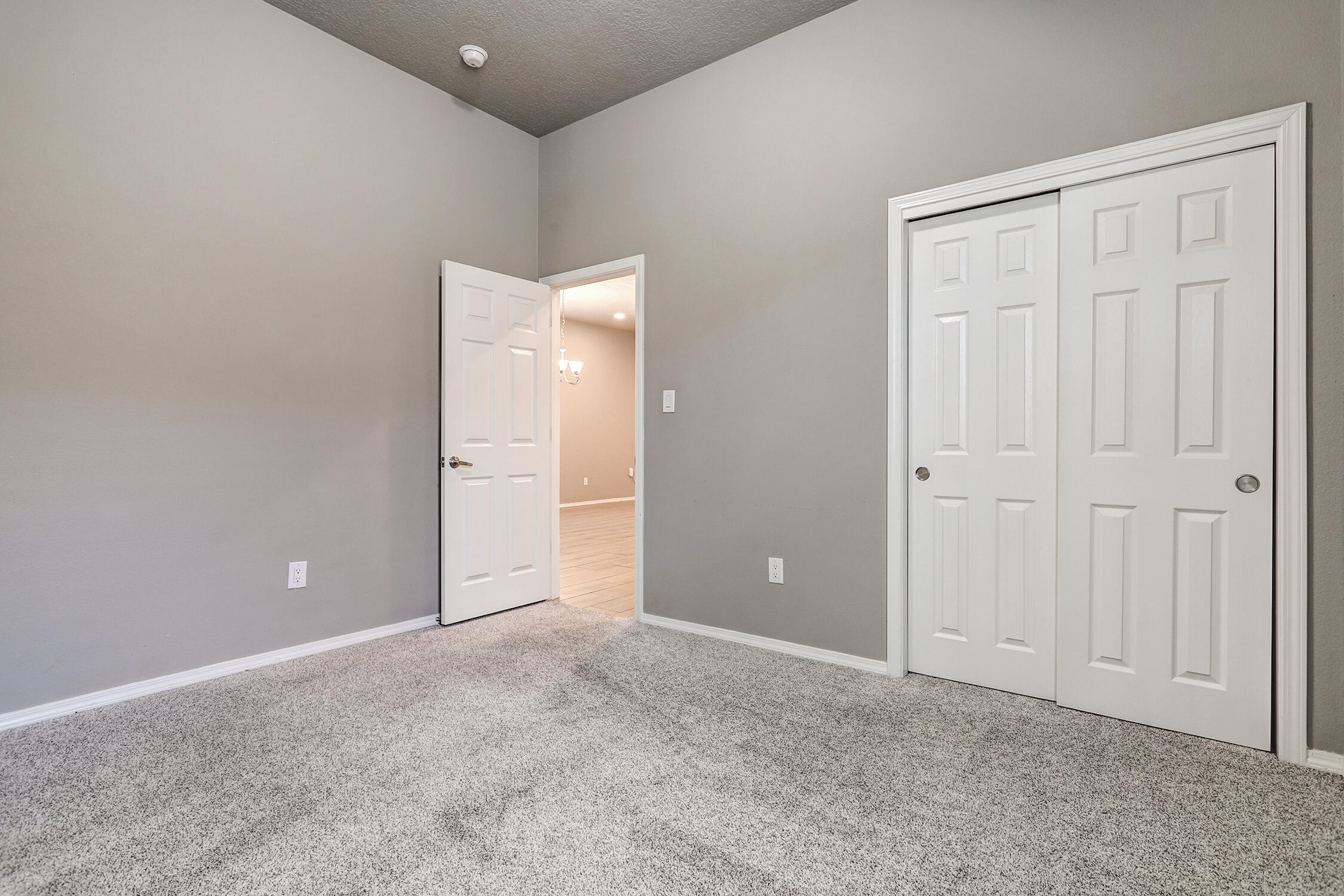 Photo 15 — 3237 Oakmount Drive SE