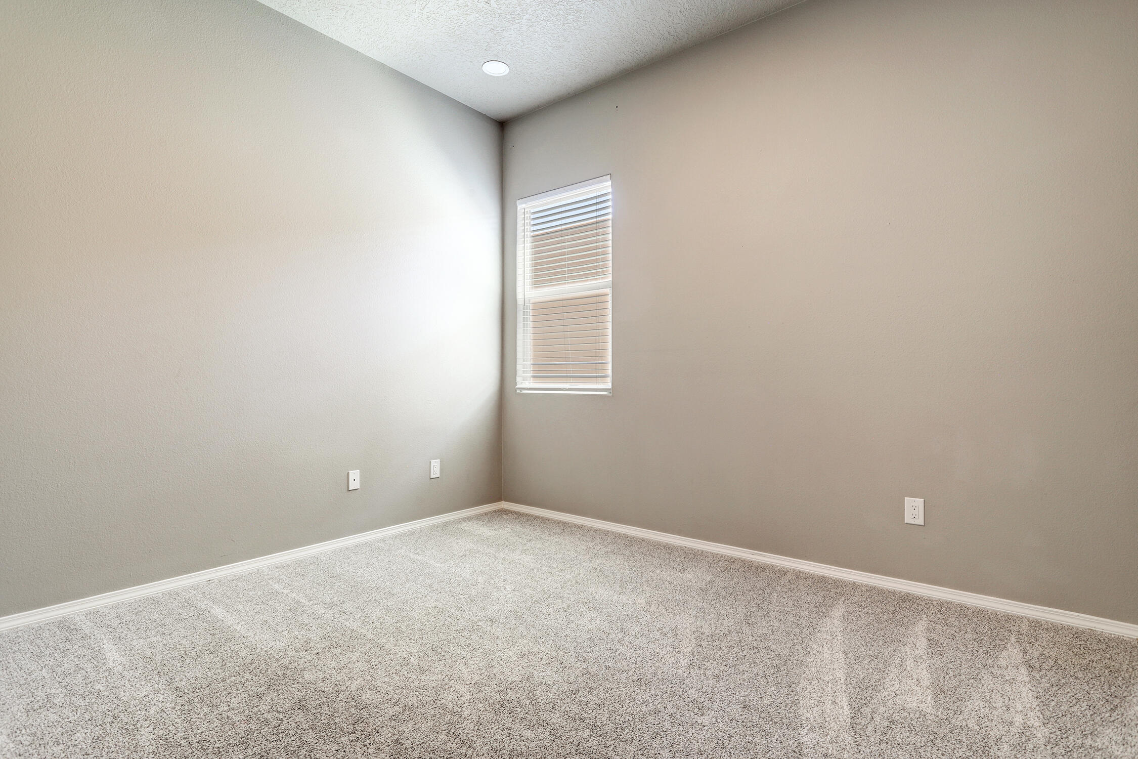 Photo 17 — 3237 Oakmount Drive SE