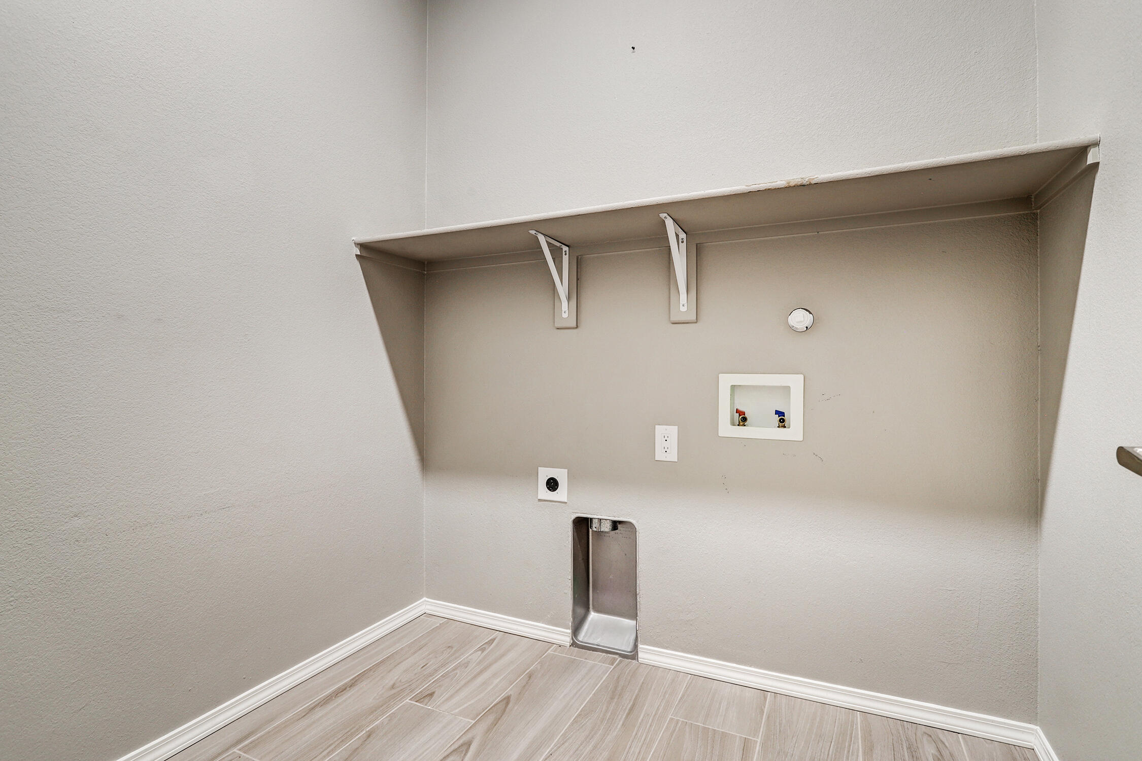 Photo 19 — 3237 Oakmount Drive SE