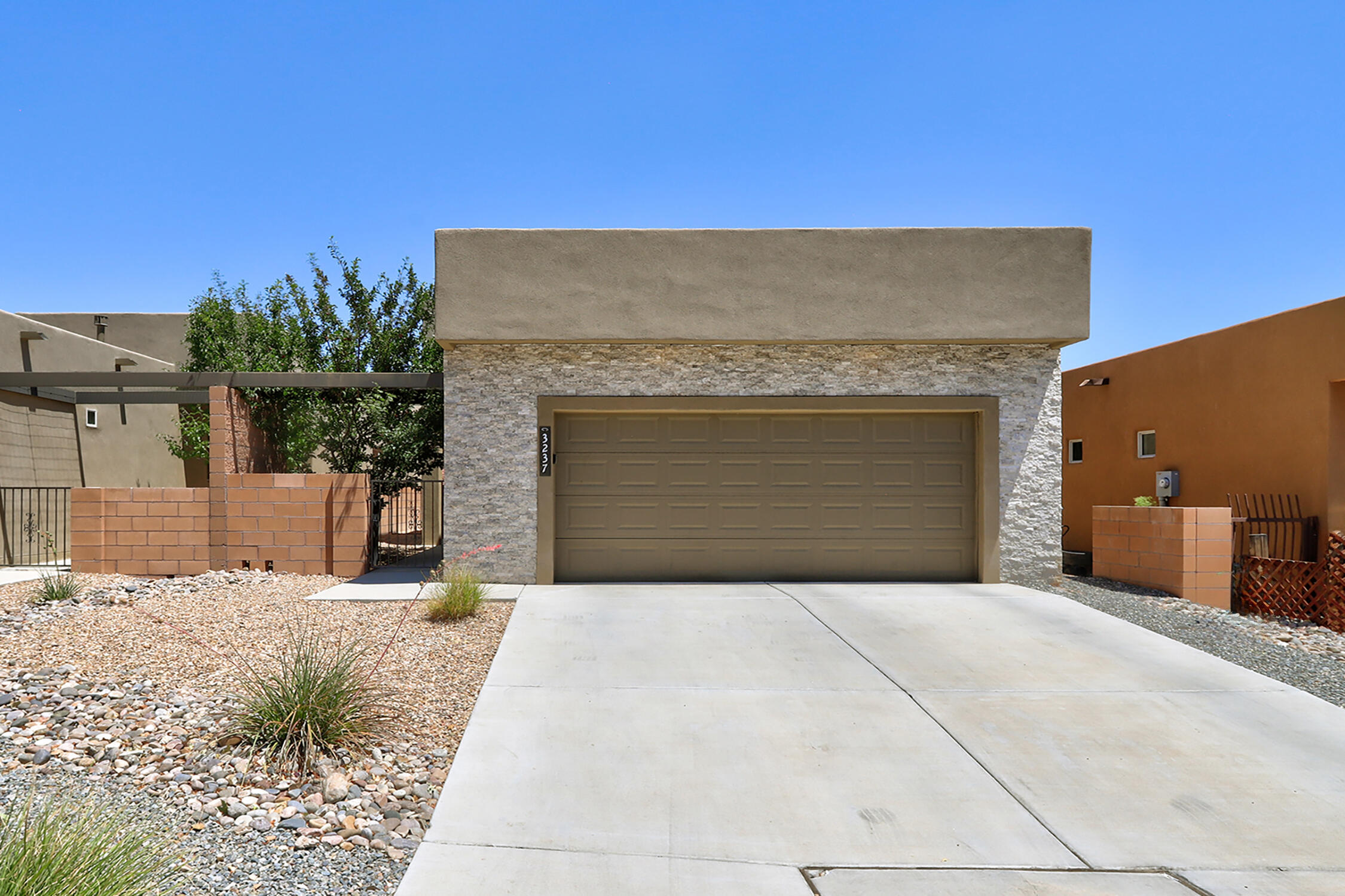 Photo 4 — 3237 Oakmount Drive SE