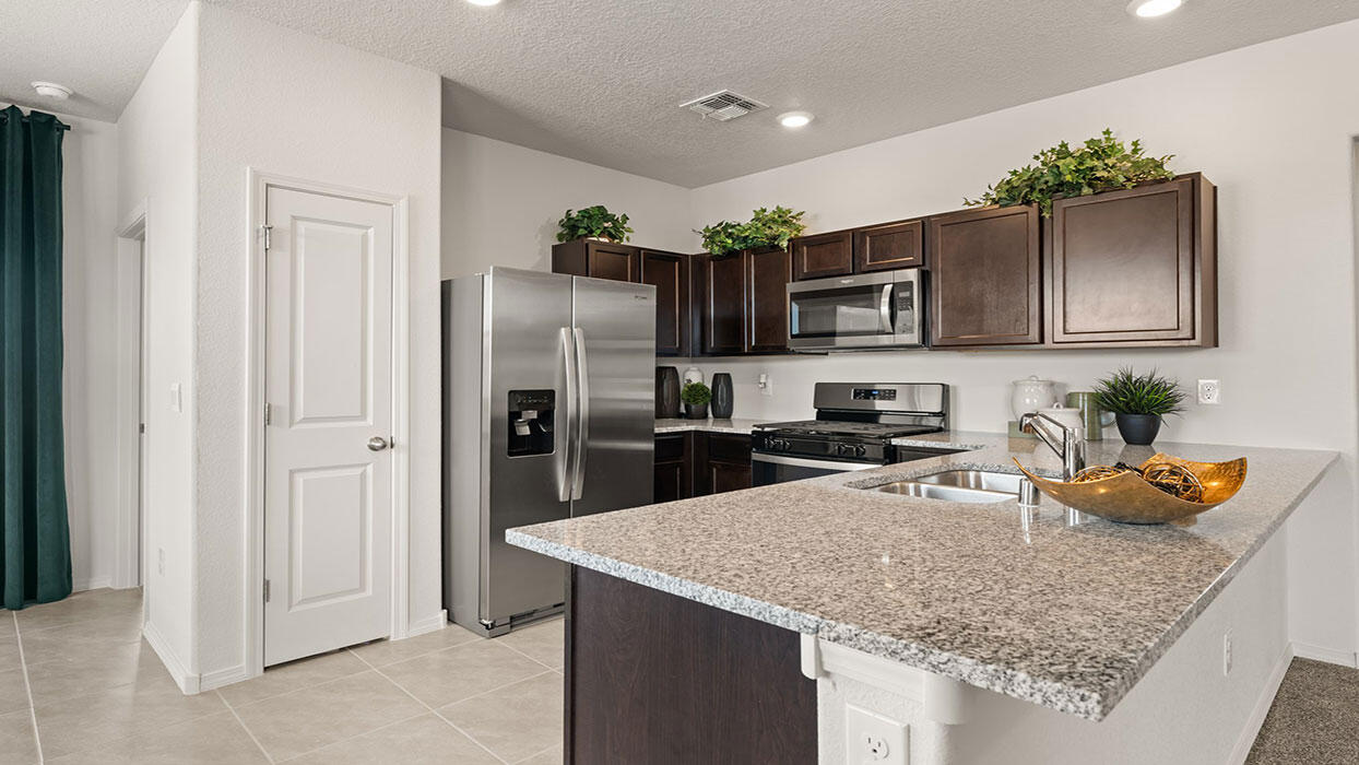 8 E El Nido Court, Los Lunas, NM 87031