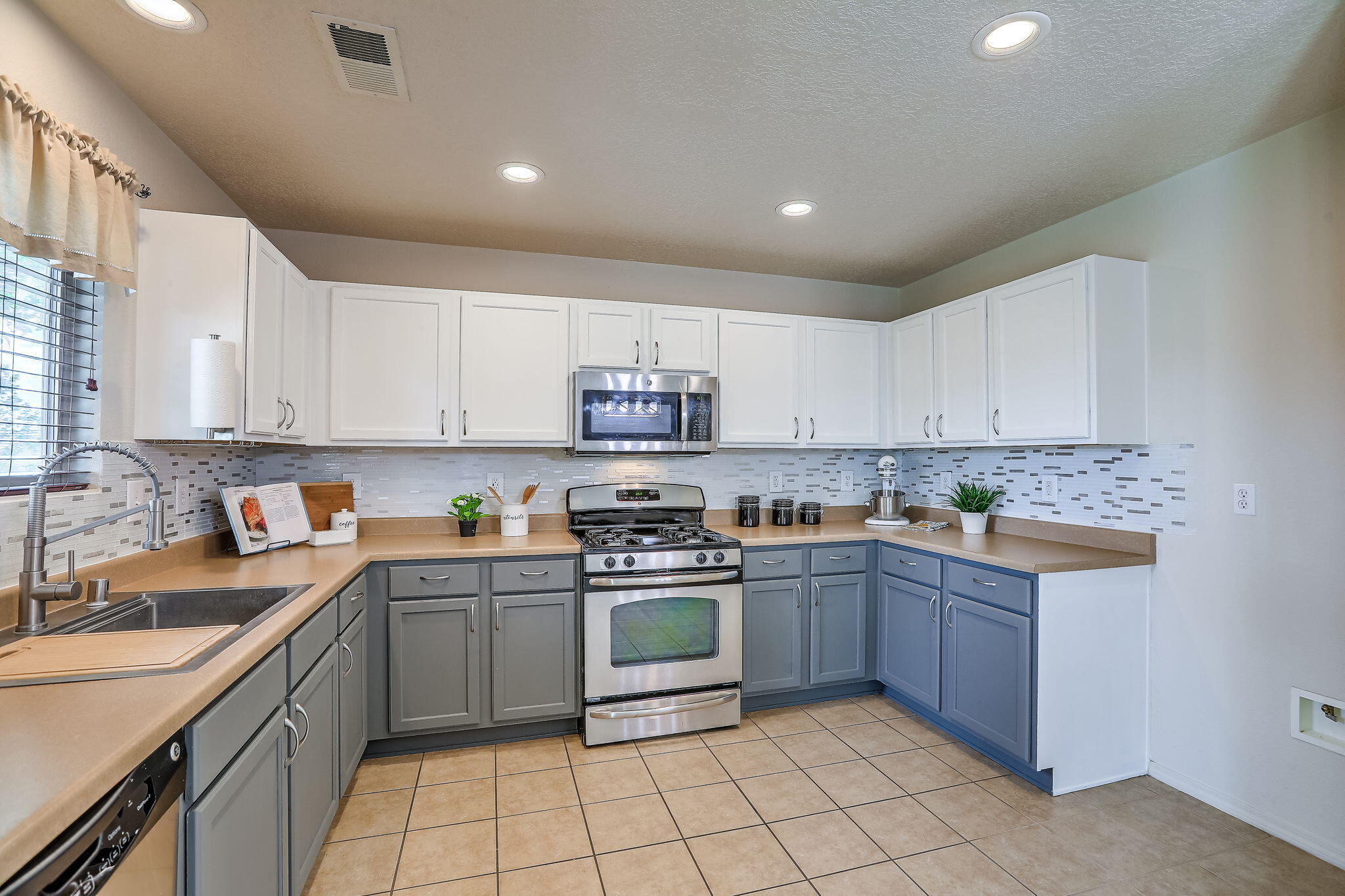 Photo 19 — 2831 Violeta Circle SE