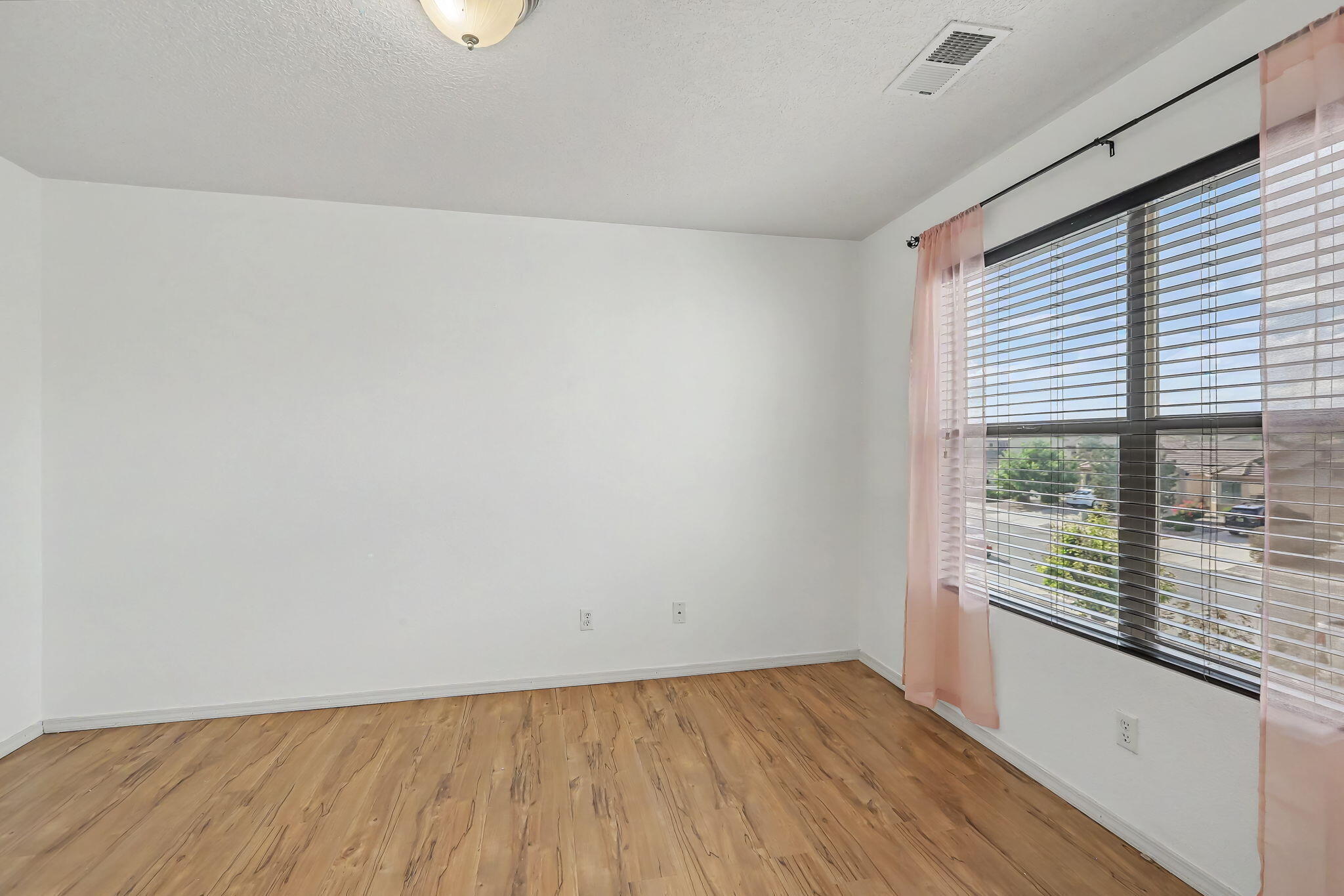 Photo 4 — 2831 Violeta Circle SE