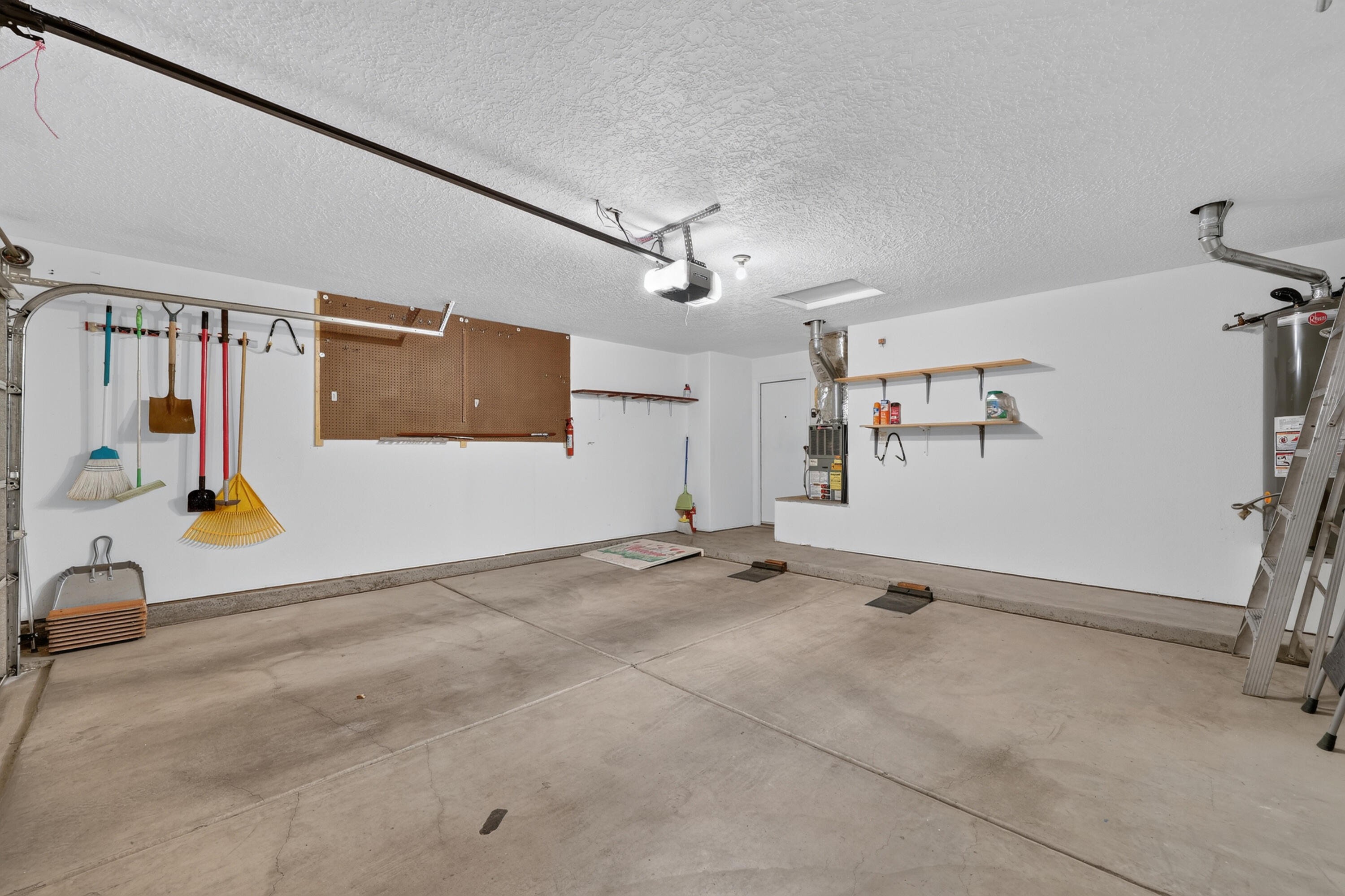 Photo 15 — 3137 Renaissance Loop SE
