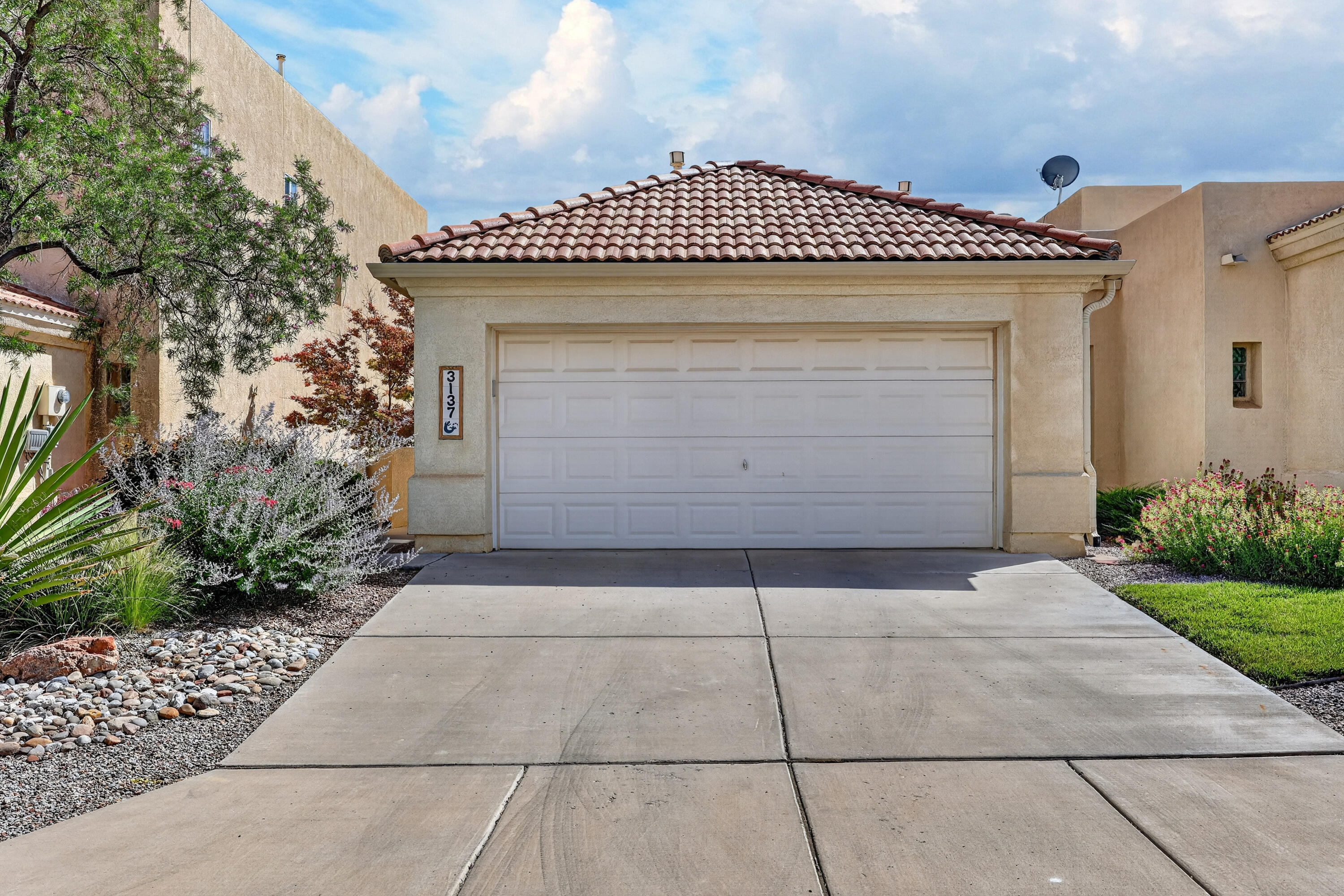 Photo 4 — 3137 Renaissance Loop SE