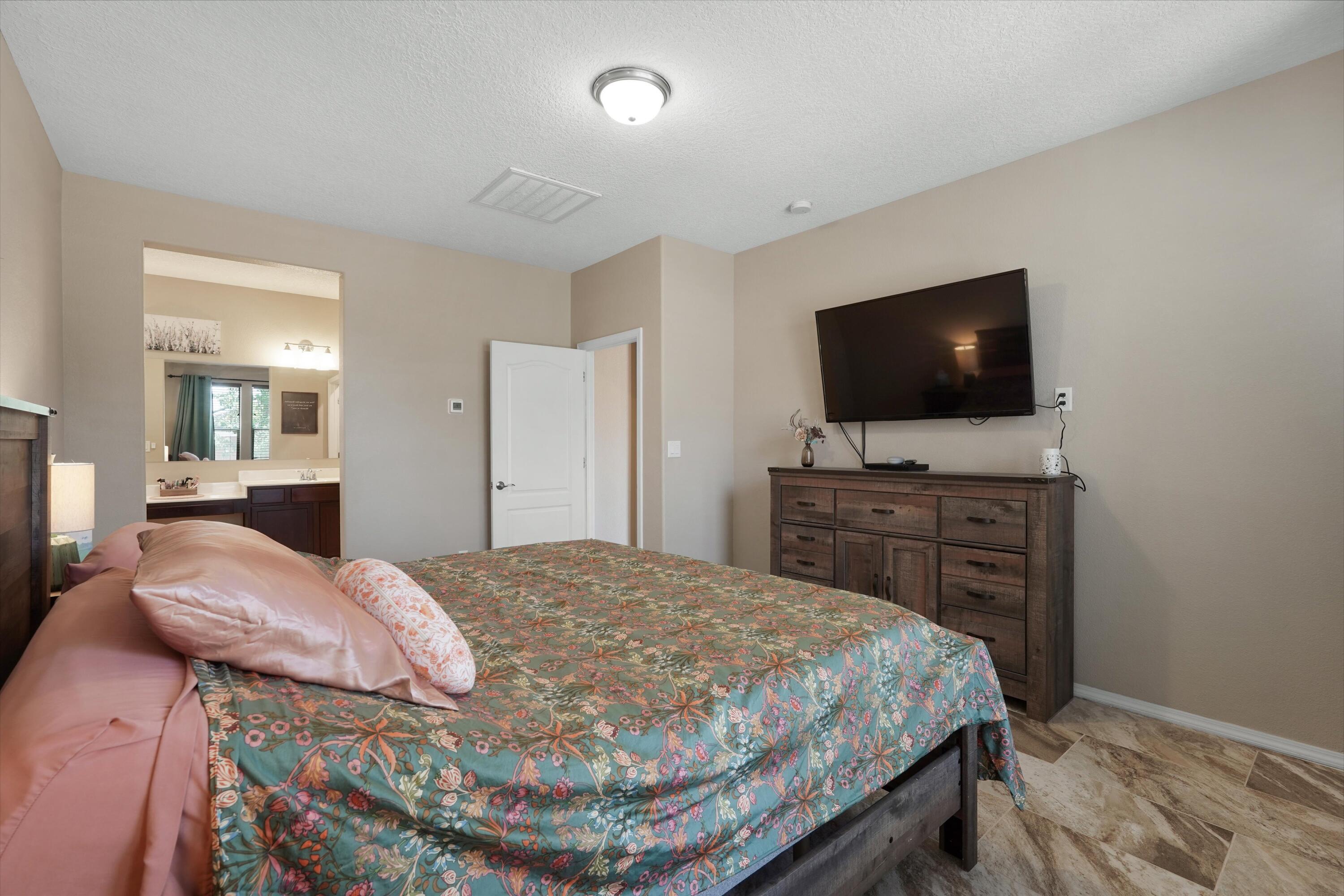 Photo 13 — 3123 Walsh Loop SE