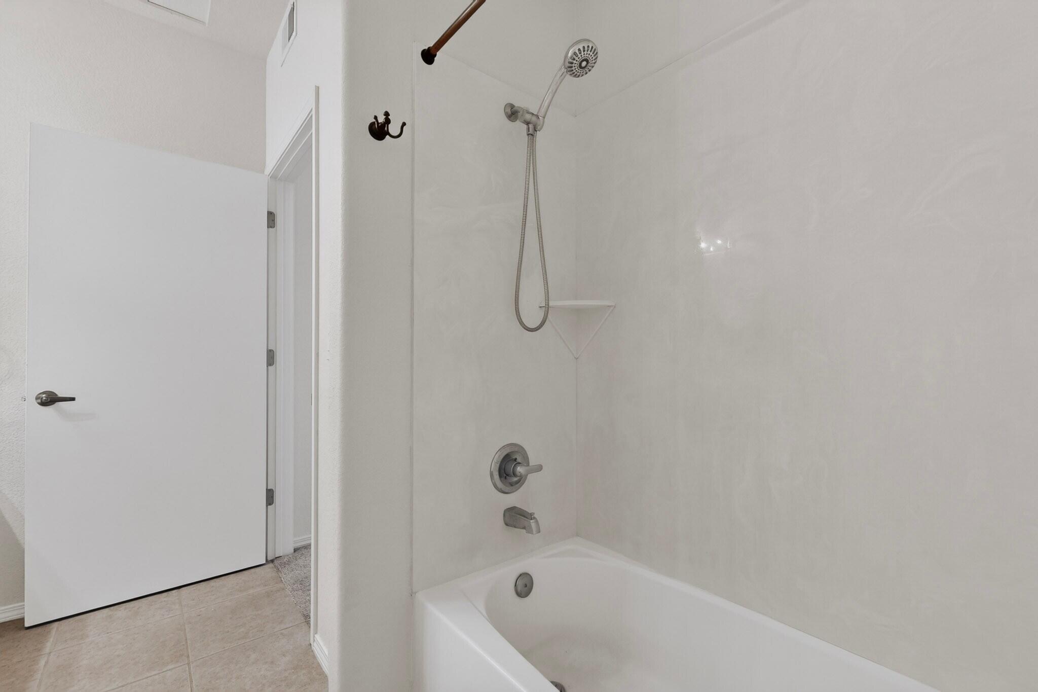 Photo 7 — 6800 Vista Del Norte Road NE # 826