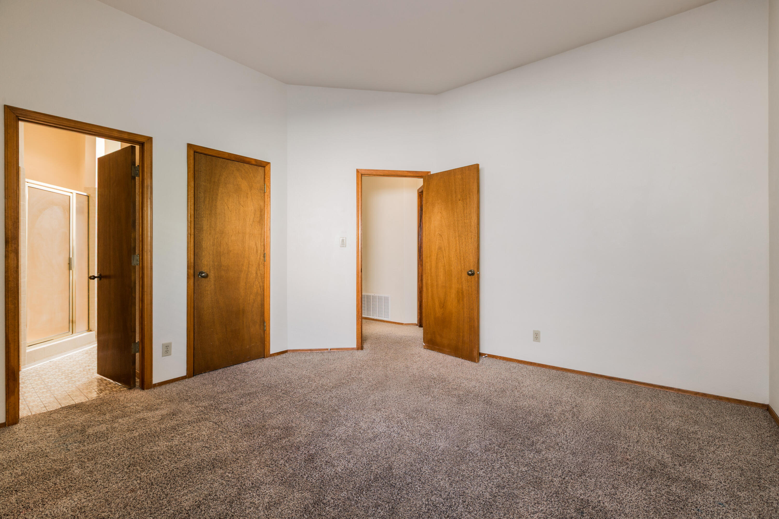 Photo 14 — 9936 Osuna Road NE