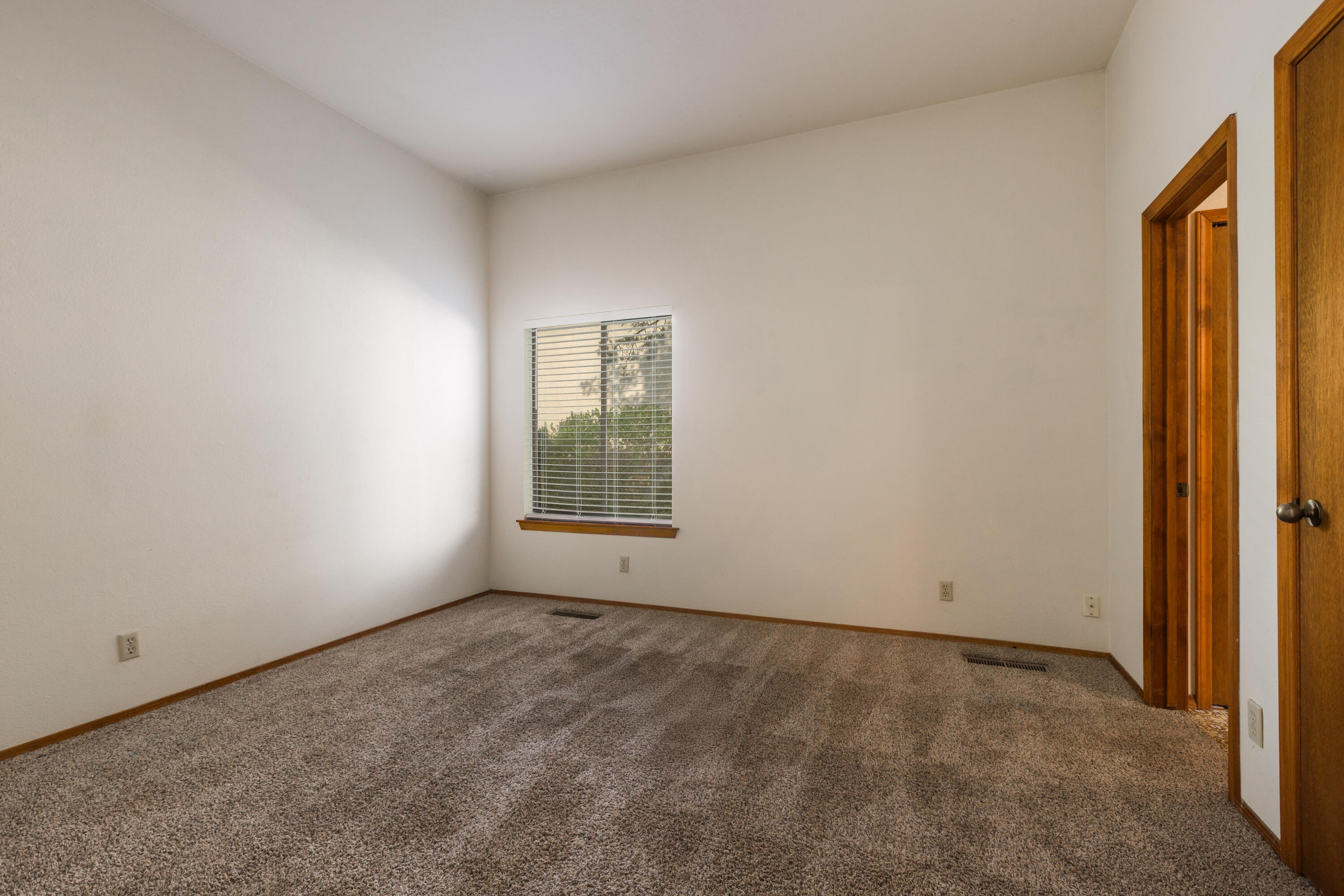 Photo 13 — 9936 Osuna Road NE