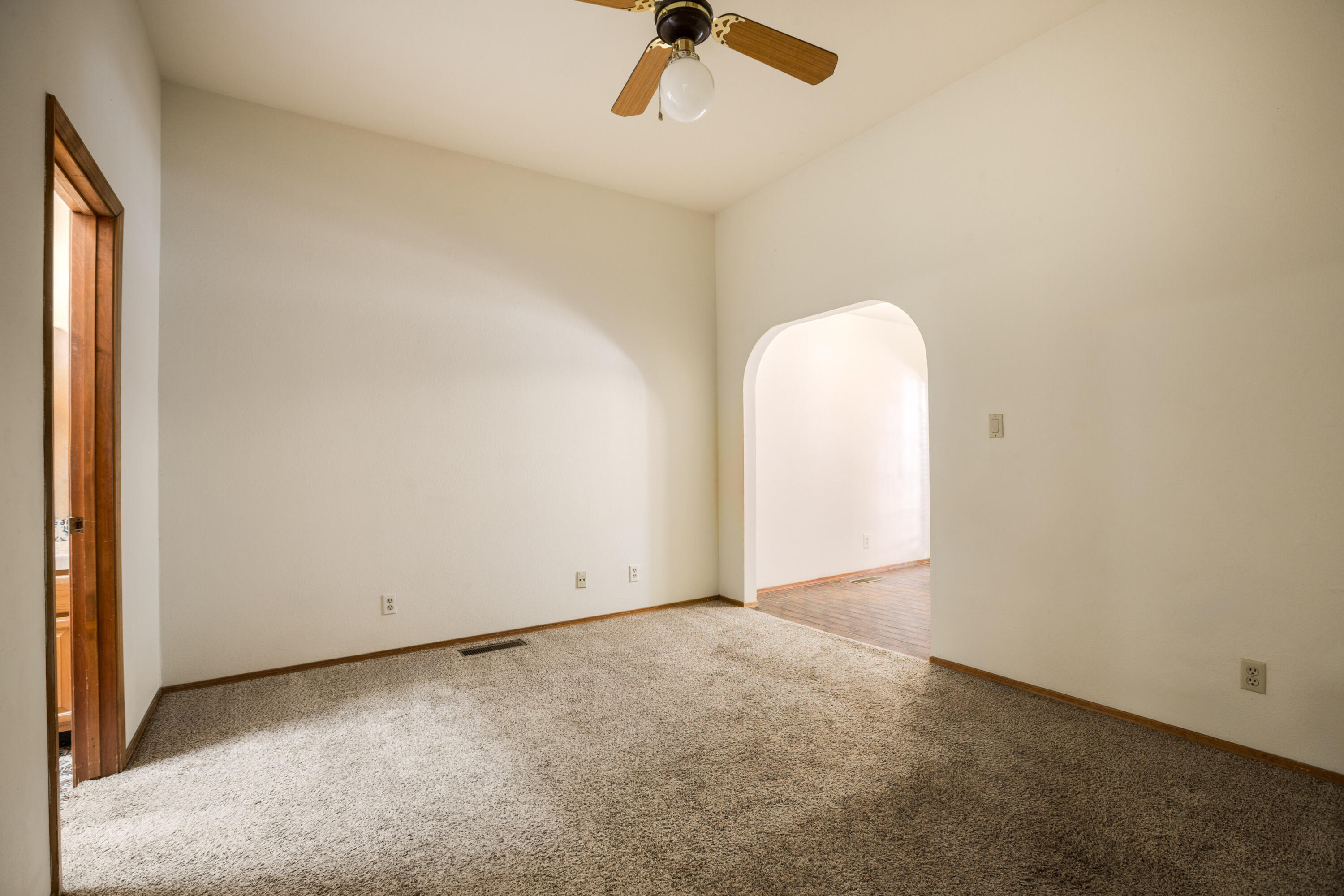 Photo 11 — 9936 Osuna Road NE